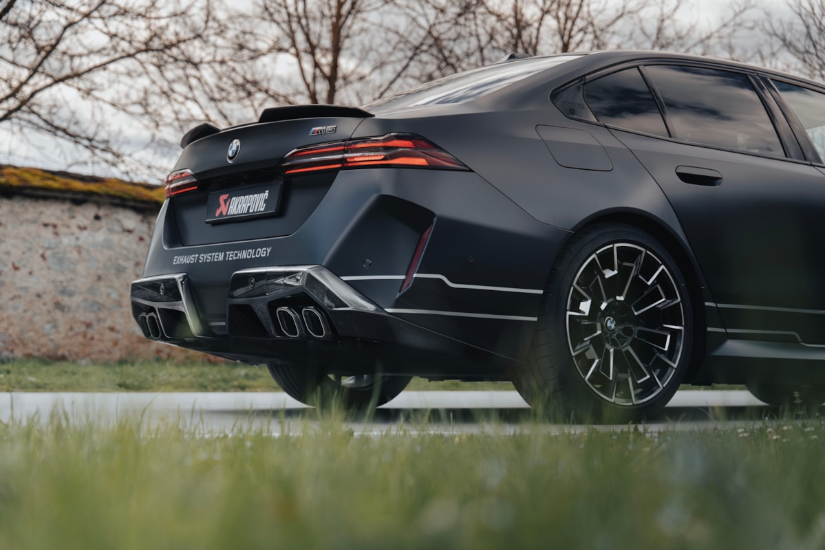 BMW M5 (G90 / G99) | Akrapovic | Tail Pipe Set (Carbon) Hexagonal