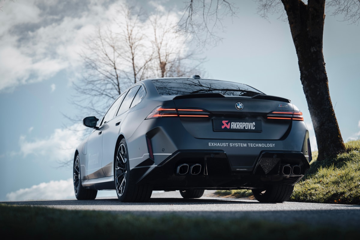 BMW M5 (G90 / G99) | Akrapovic | Tail Pipe Set (Carbon) Hexagonal