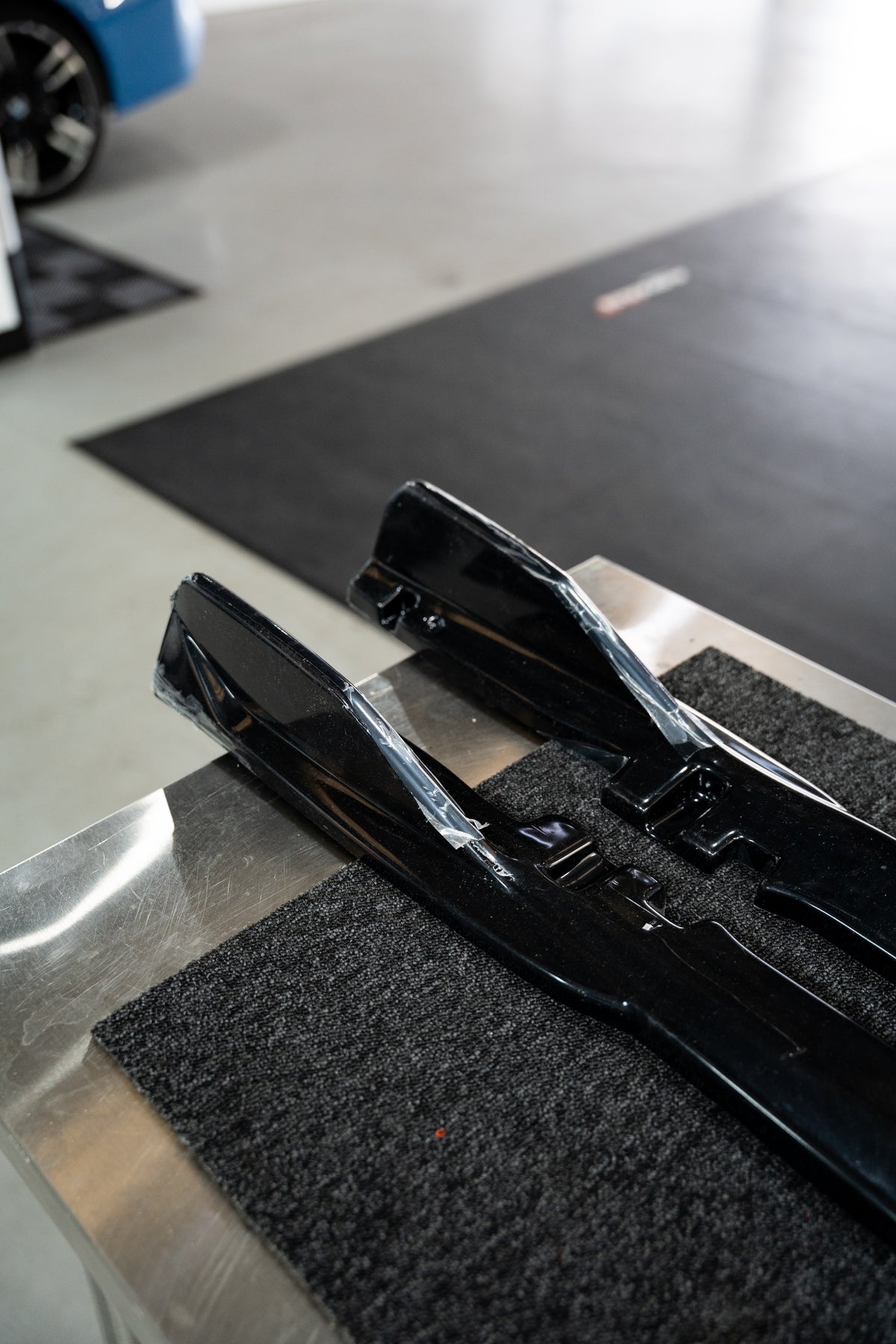 BMW F40 Maxton Design Side skirts V.4 with fins
