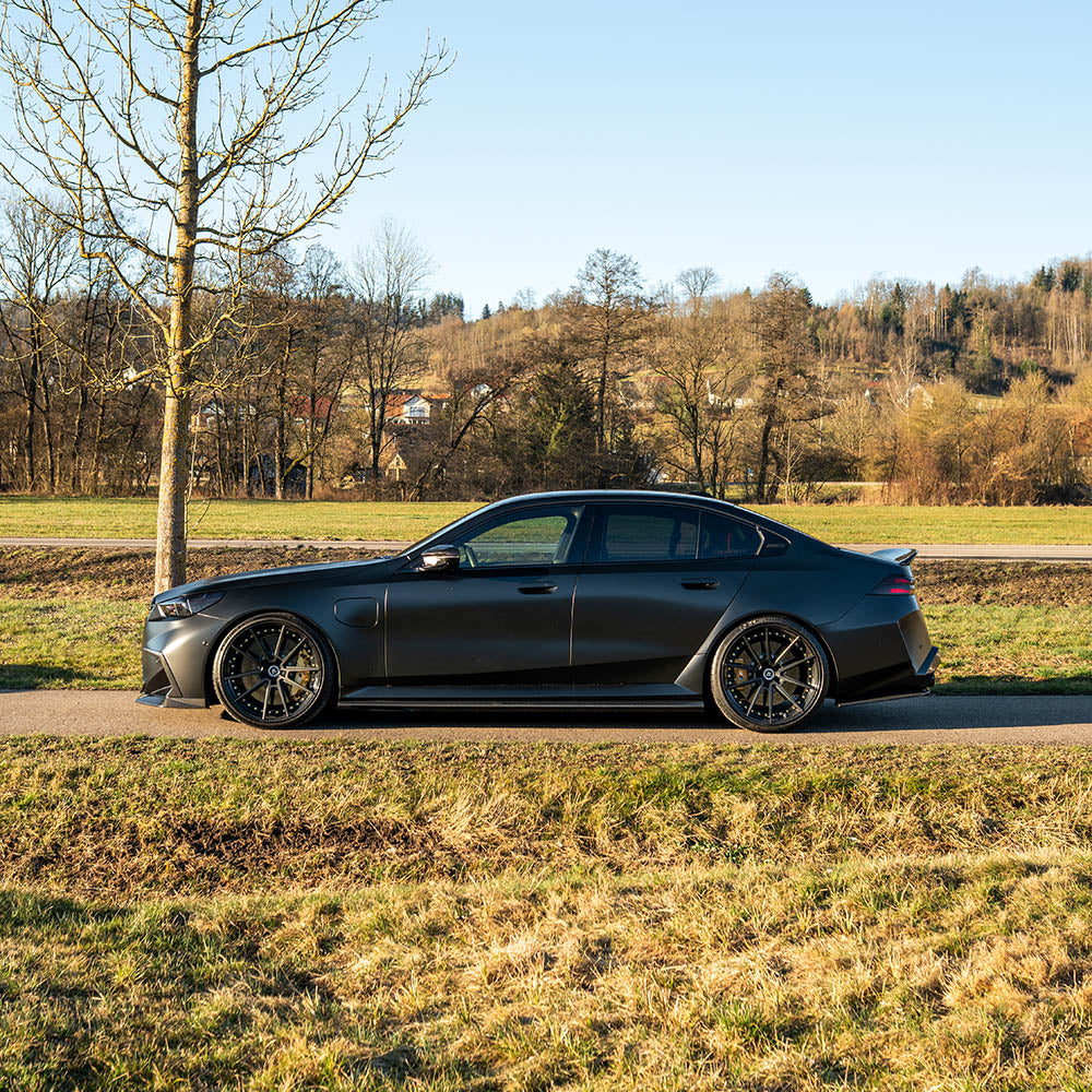 BMW G90 M5 & G99 M5 TOURING 2024+ CARBON FIBRE SIDE SKIRTS - V1 - CT DESIGN
