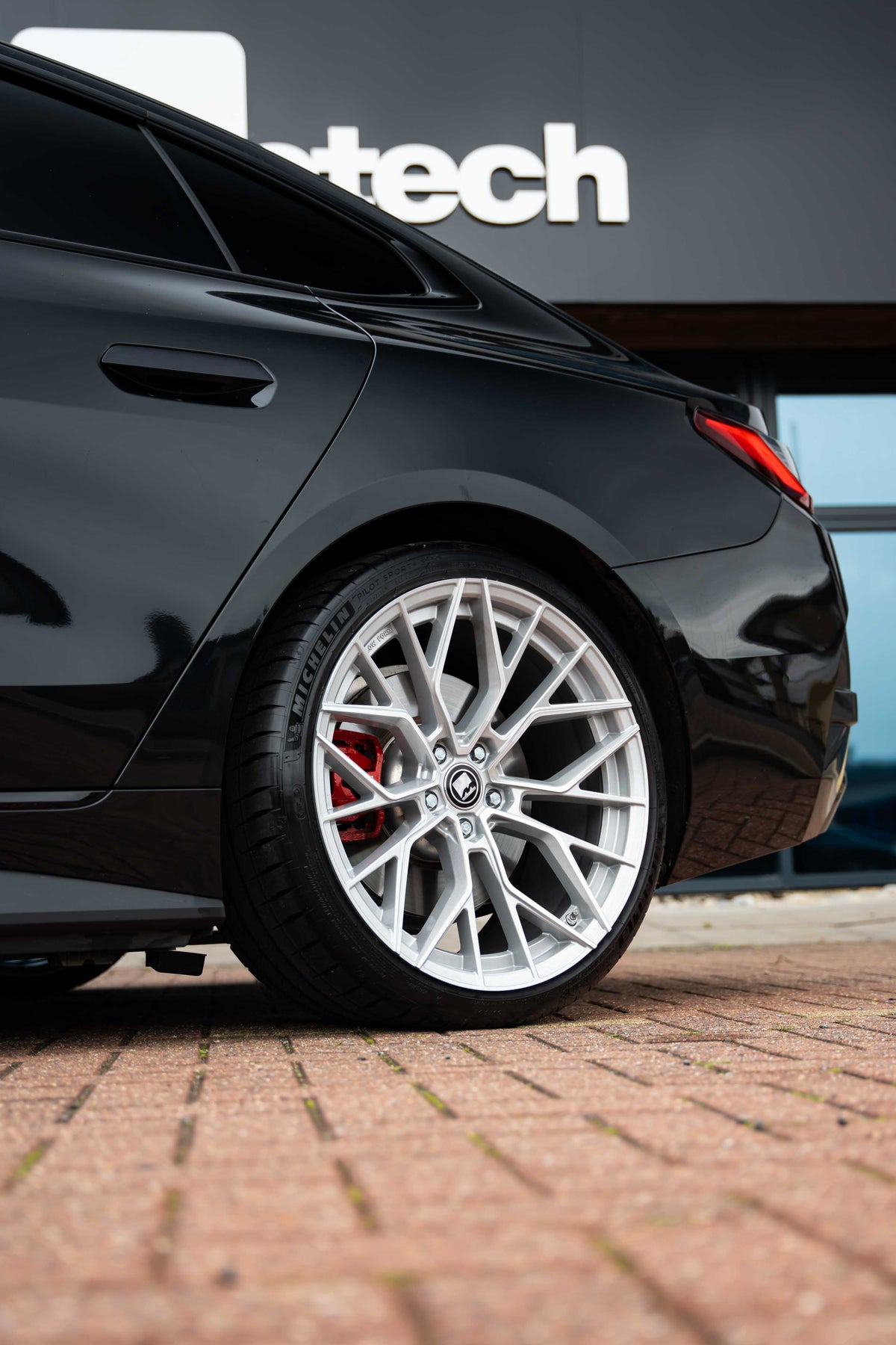 BMW i4 M-W3 20" Silver Polished Motech Wheel