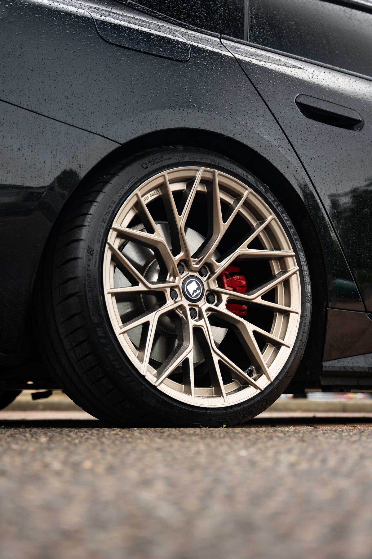 BMW i4 M-W3 20" Neodyme Gold Motech Wheel