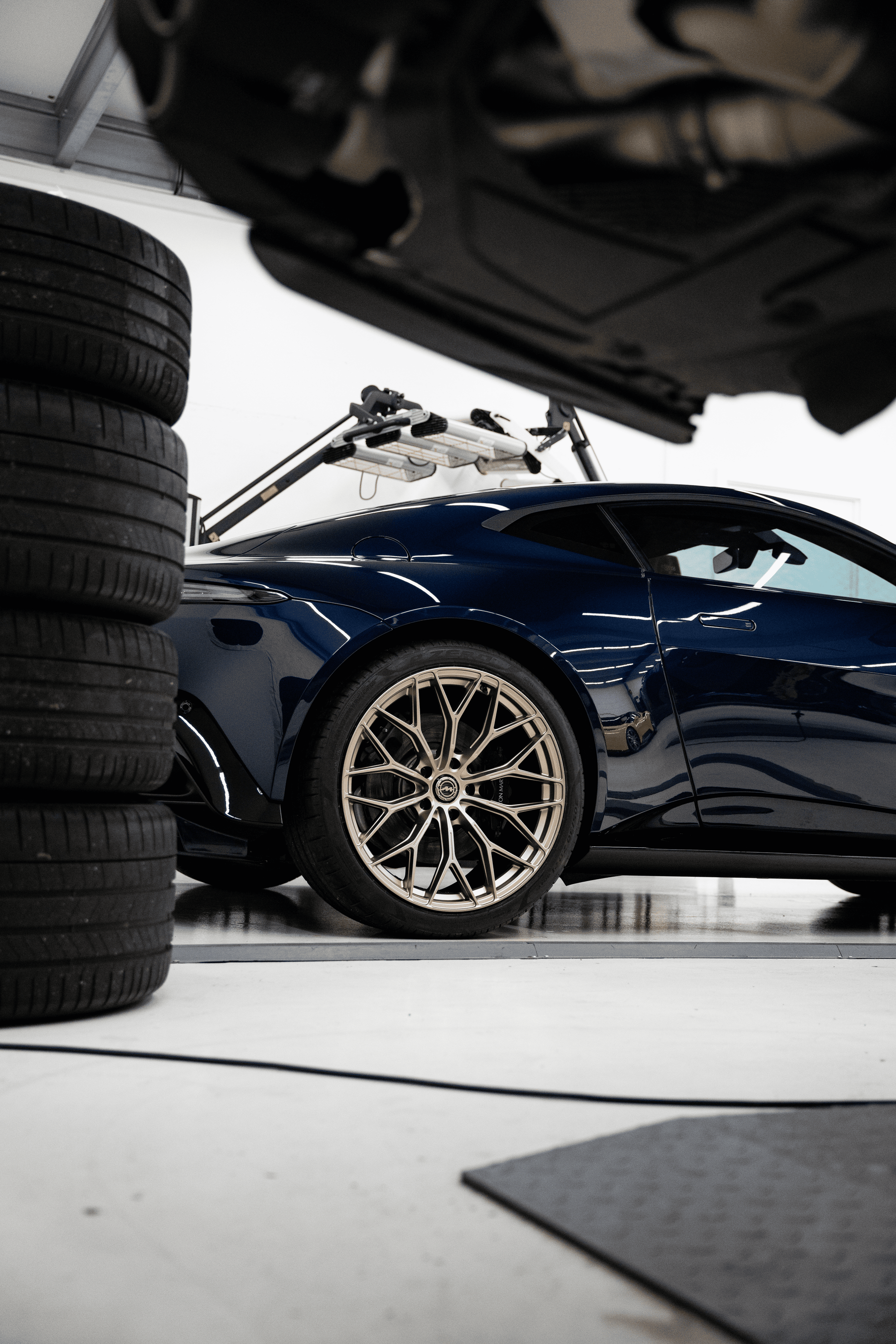 Aston Martin M-WX 21" Neodyme Gold Motech Wheel