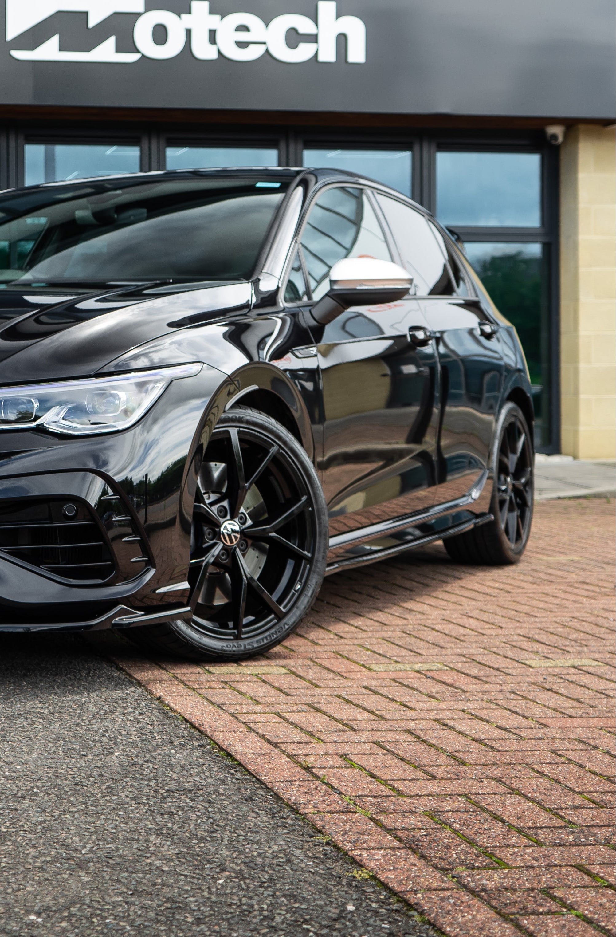 Golf R MK8 Maxton Design Side Skirts