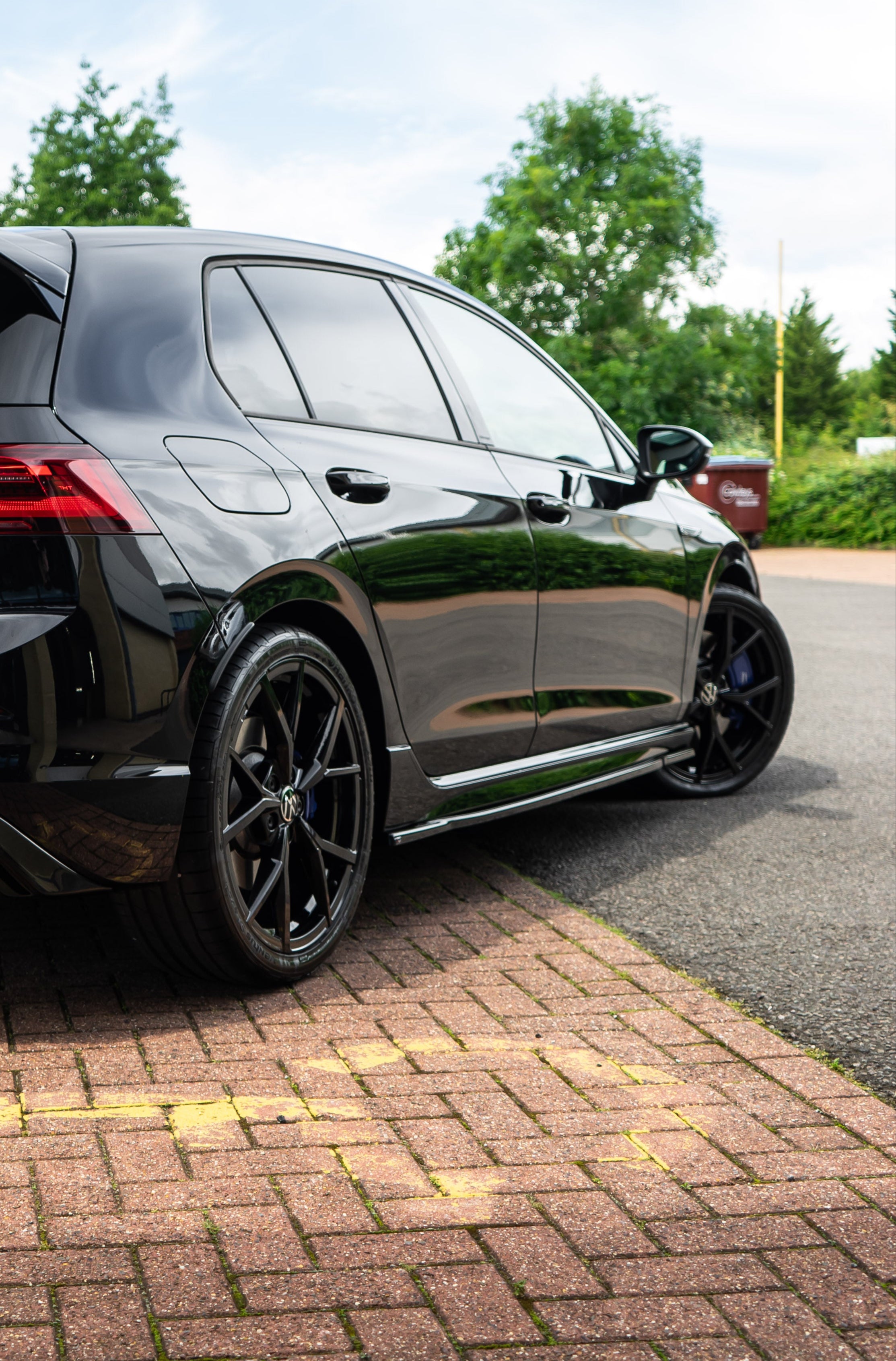 Golf R MK8 Maxton Design Side Skirts