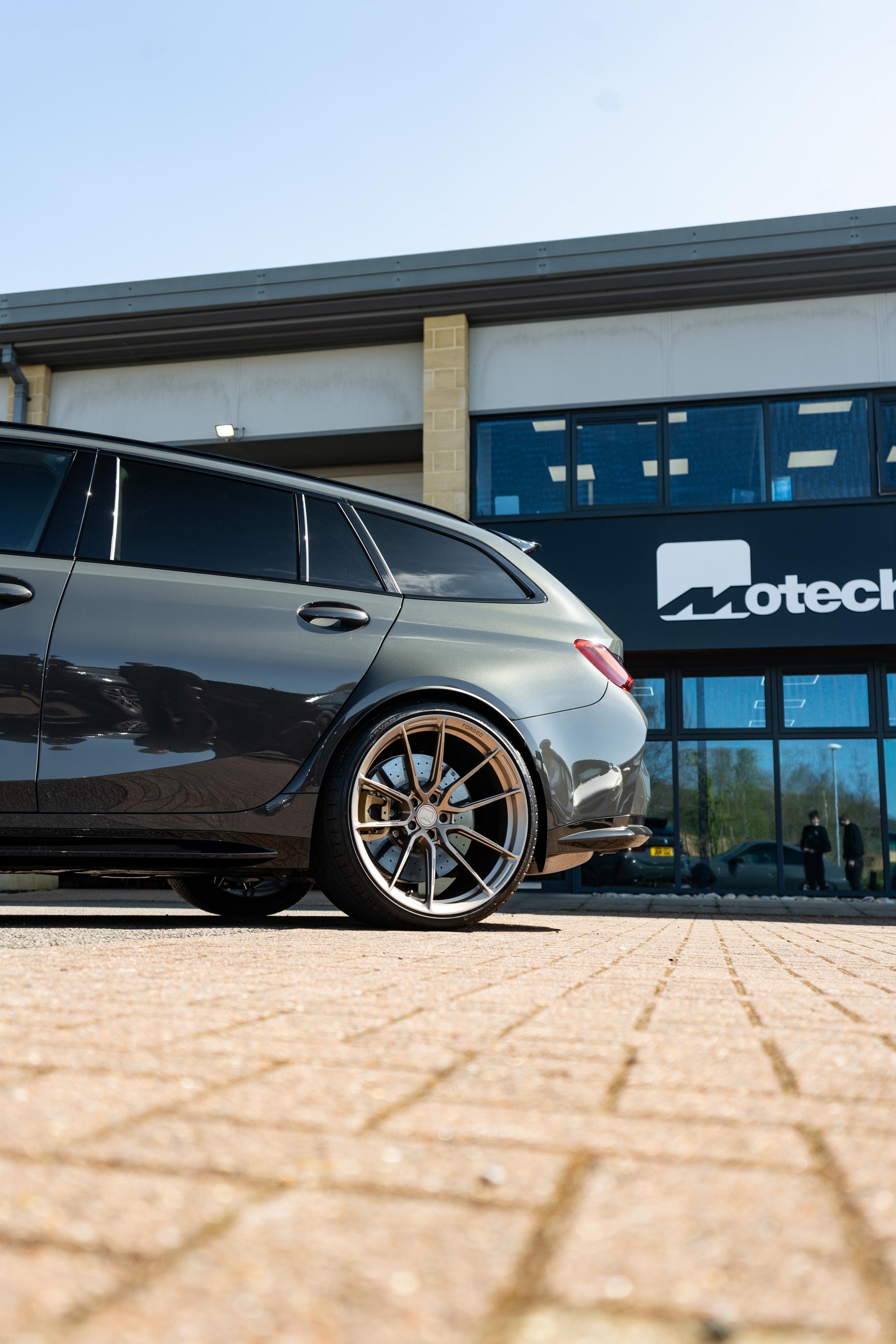 M3 G80 M-W4 20/21" Neodyme Gold Forged Wheels