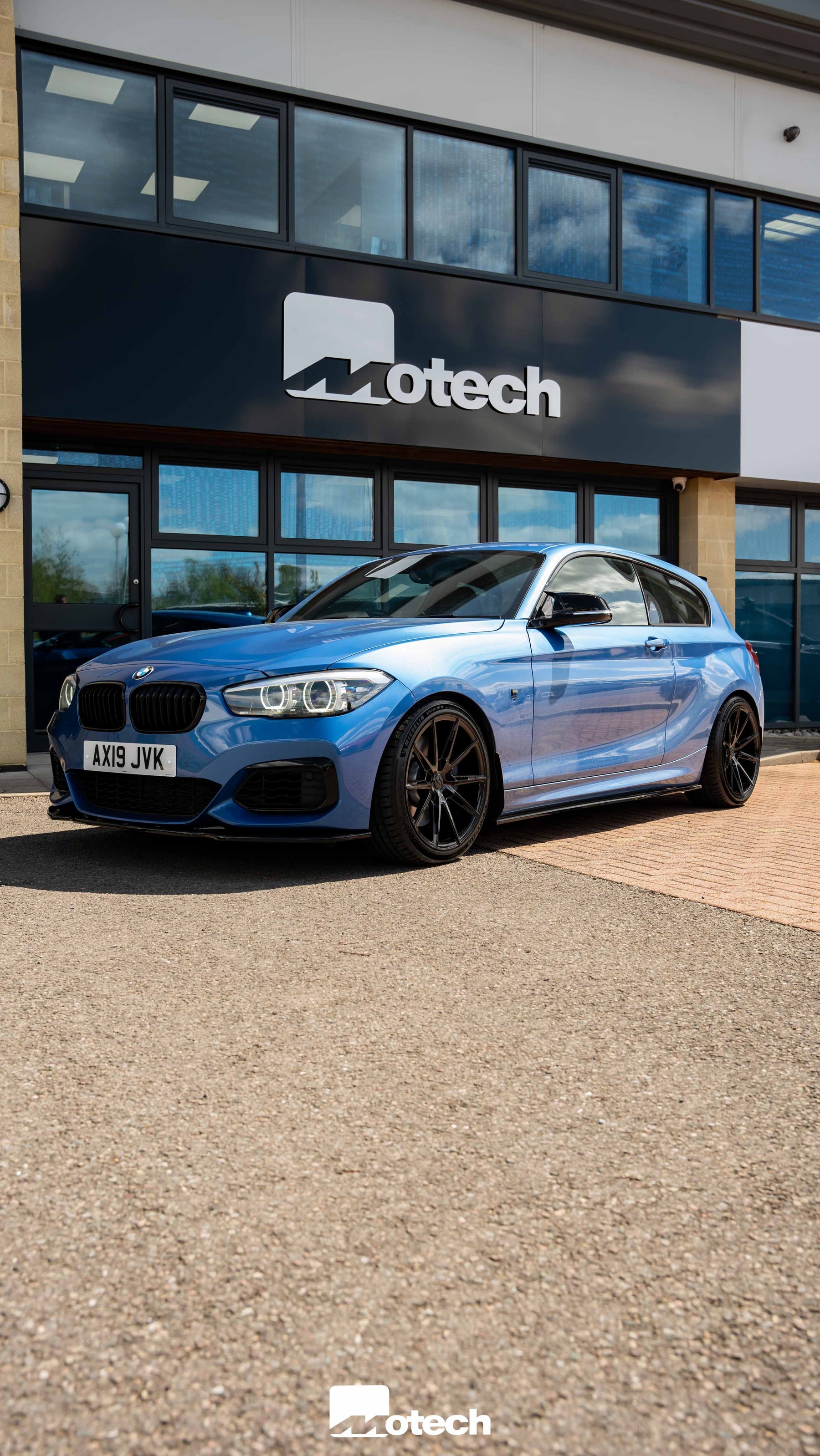 Motech Chronos 18" Gloss Black Wheels