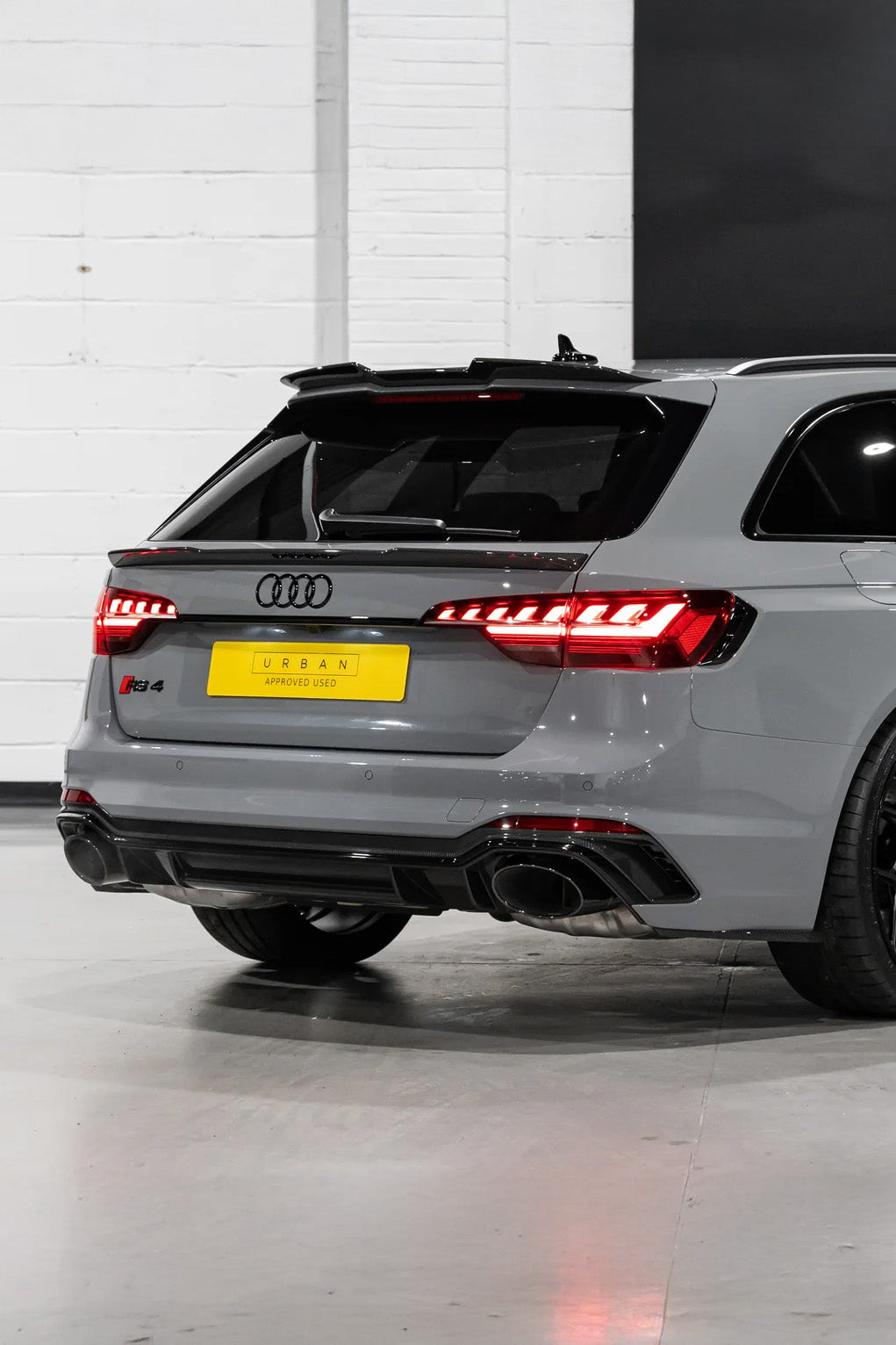 Audi RS4 Carbon Urban Fibre Bodykit