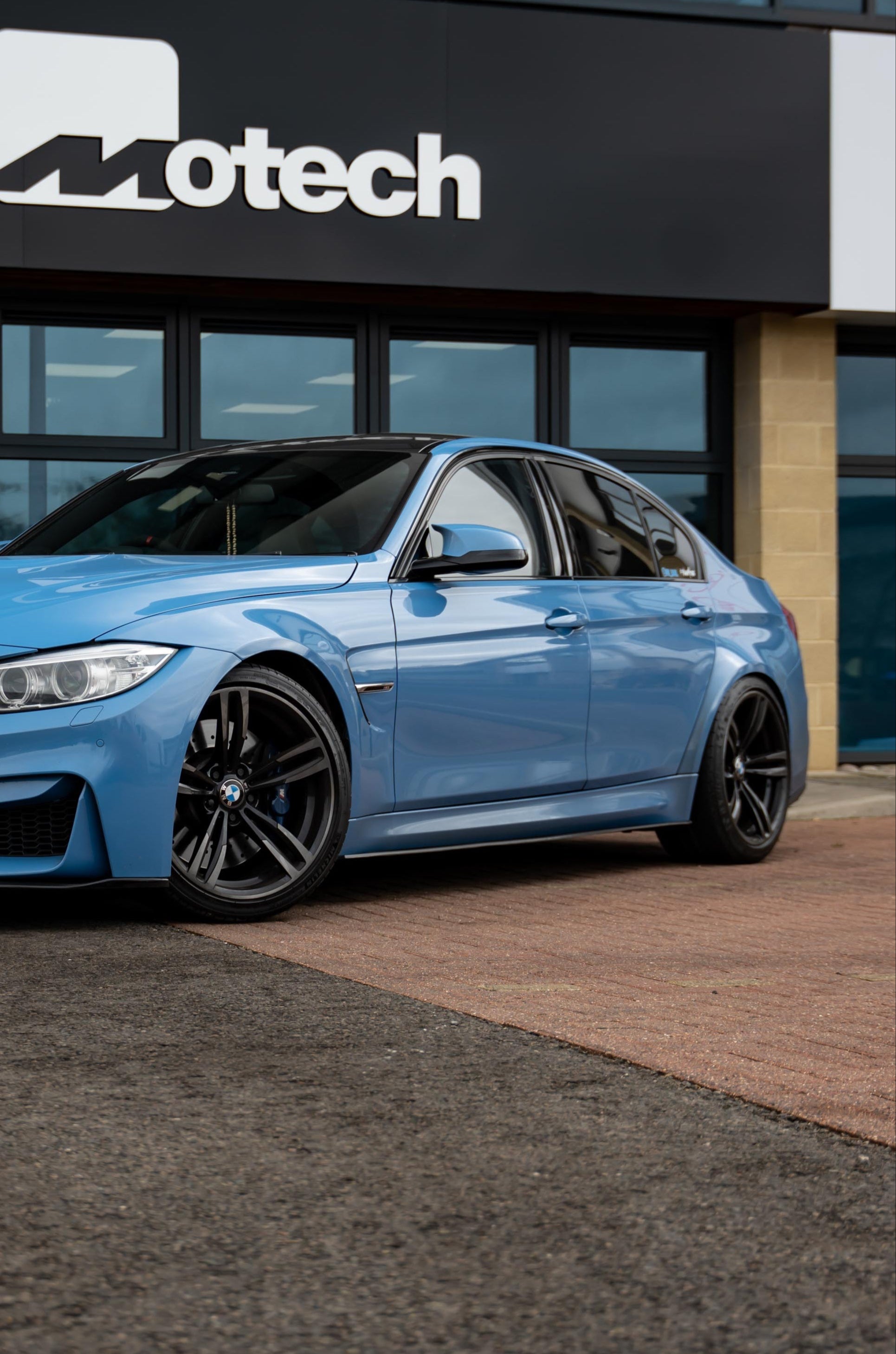 BMW M3/M4 F80/F82/F83 2014-2020 CARBON FIBRE SIDE SKIRTS - V1