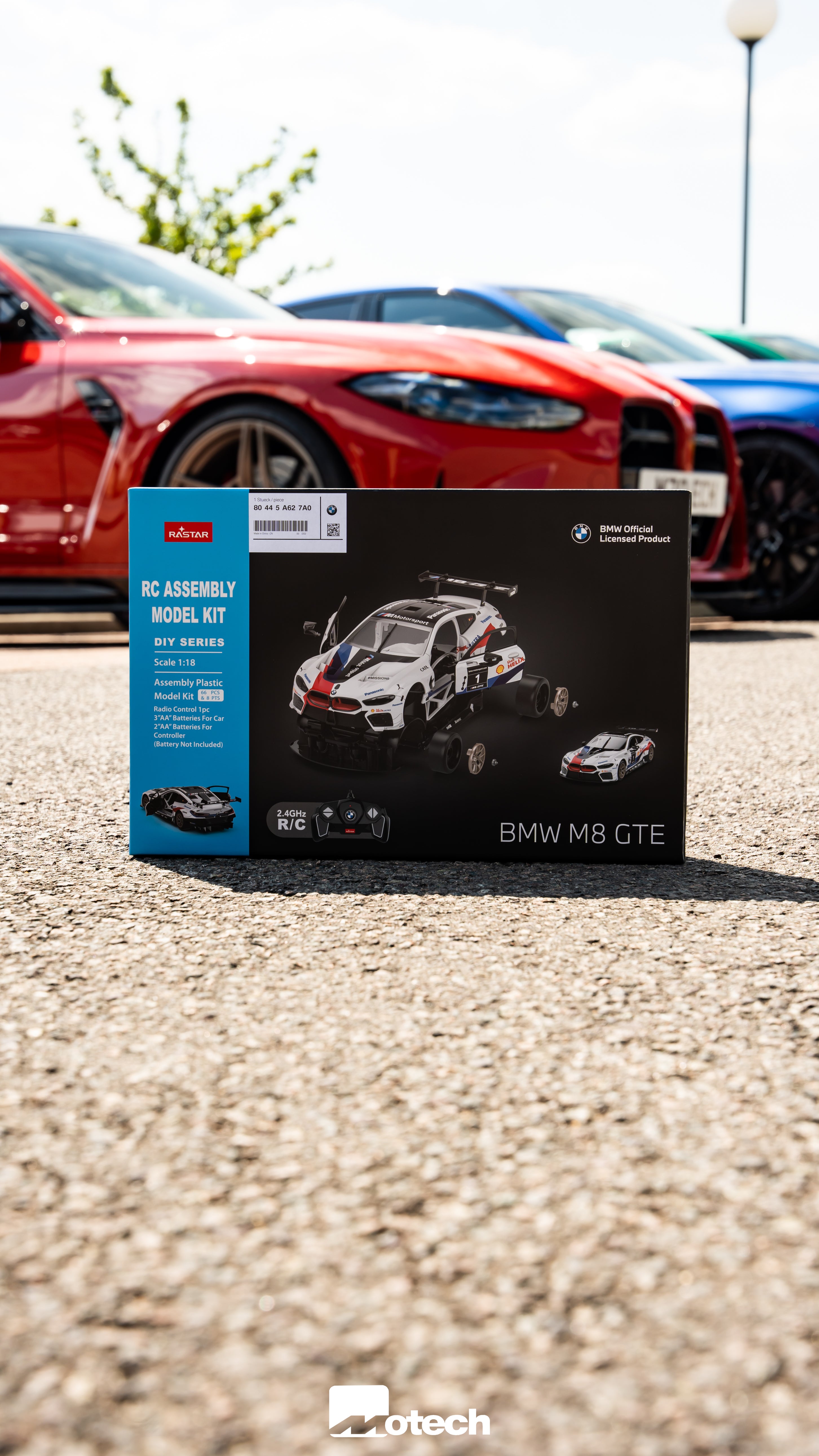 Voiture Télécommandée - TURBO CHALLENGE - BMW M8 GTE - Blanc - 1/18 - Assemblage facile Voiture Télécommandée - TURBO CHALLENGE - BMW M8 GTE - Blanc - 1/18 - Assemblage facile