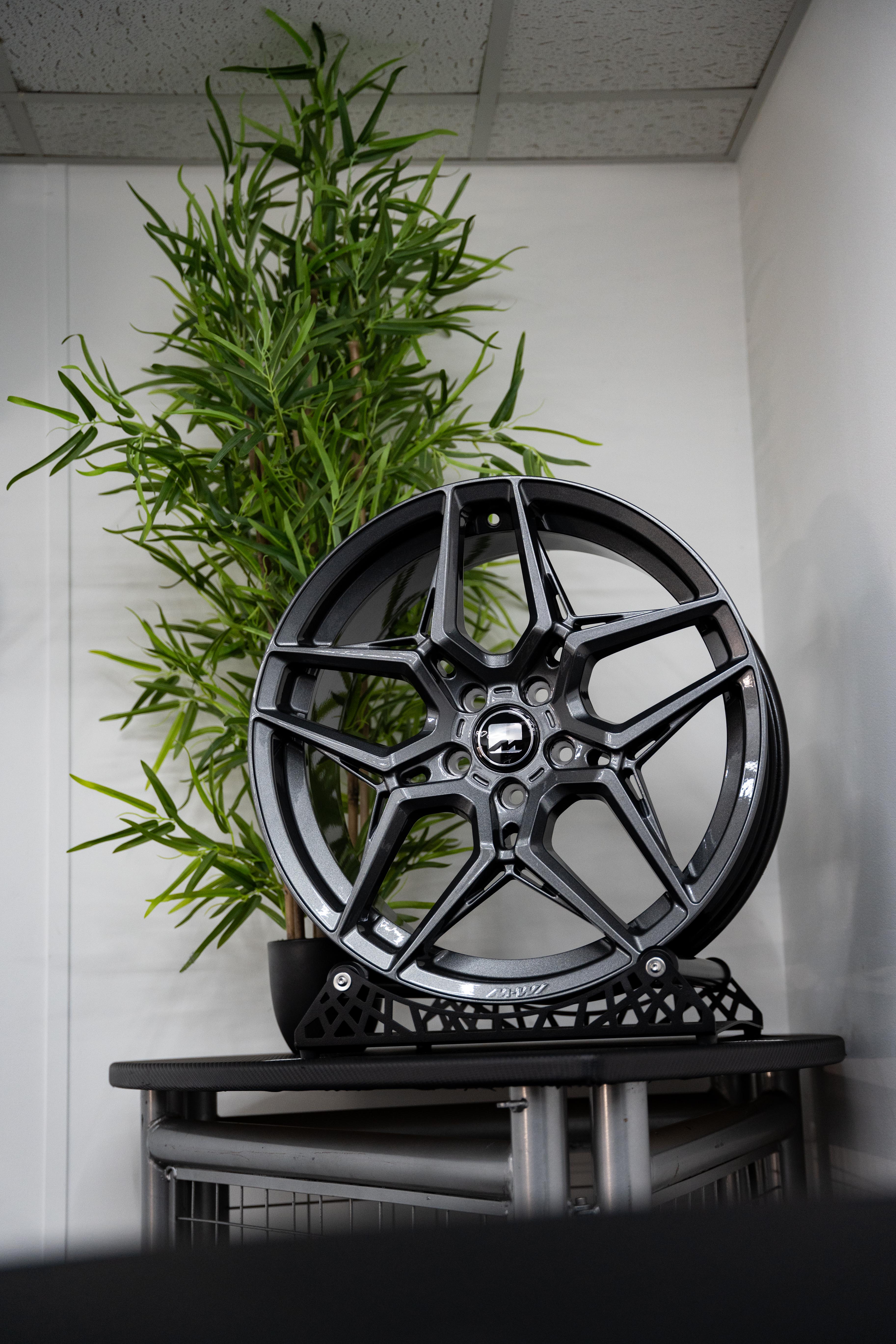 BMW Z4 G29 M-W1 20" Carbon Grey Motech Wheel