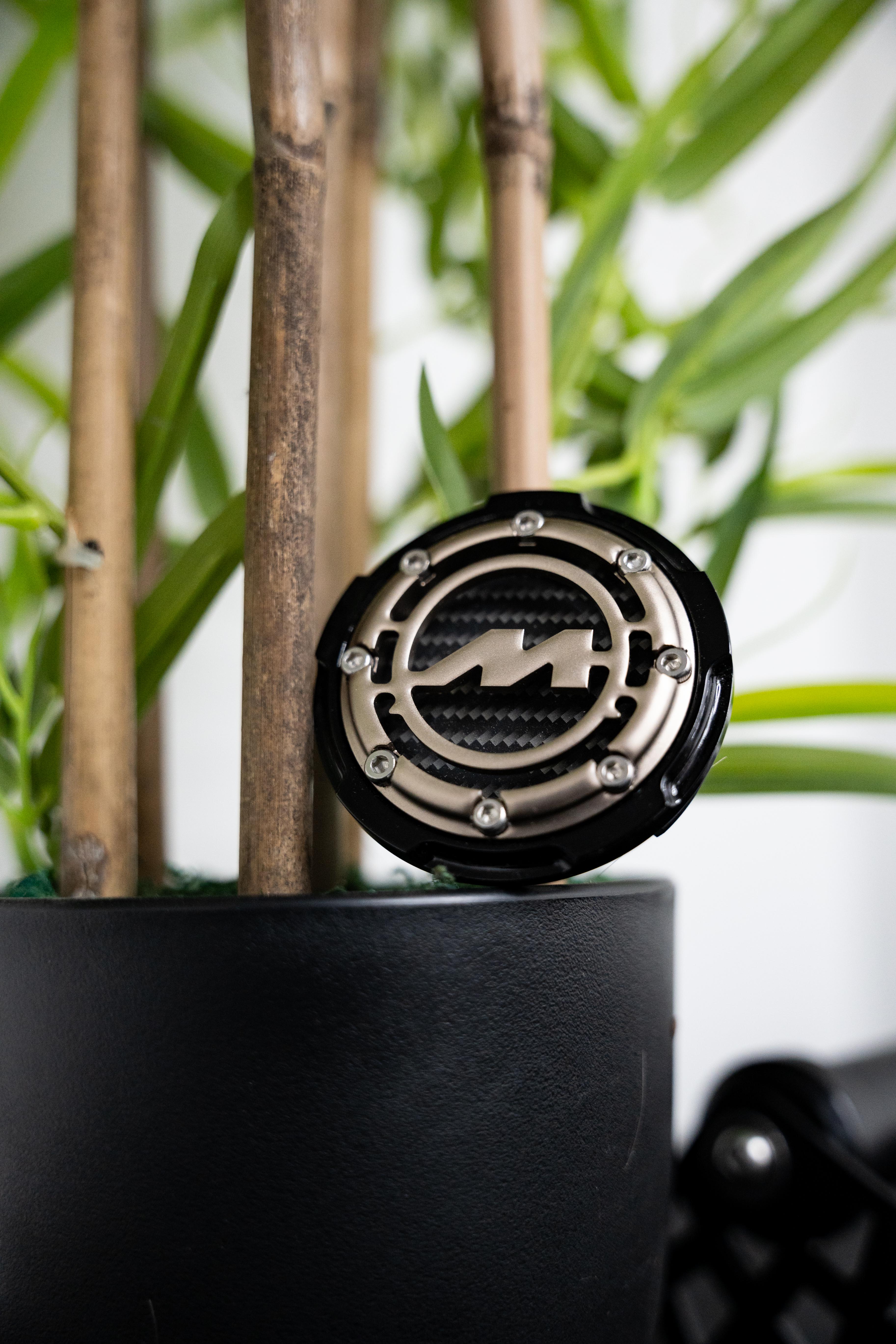 Close-up of a Neodyme Gold Motech 3-piece centre cap atop a plant pot.