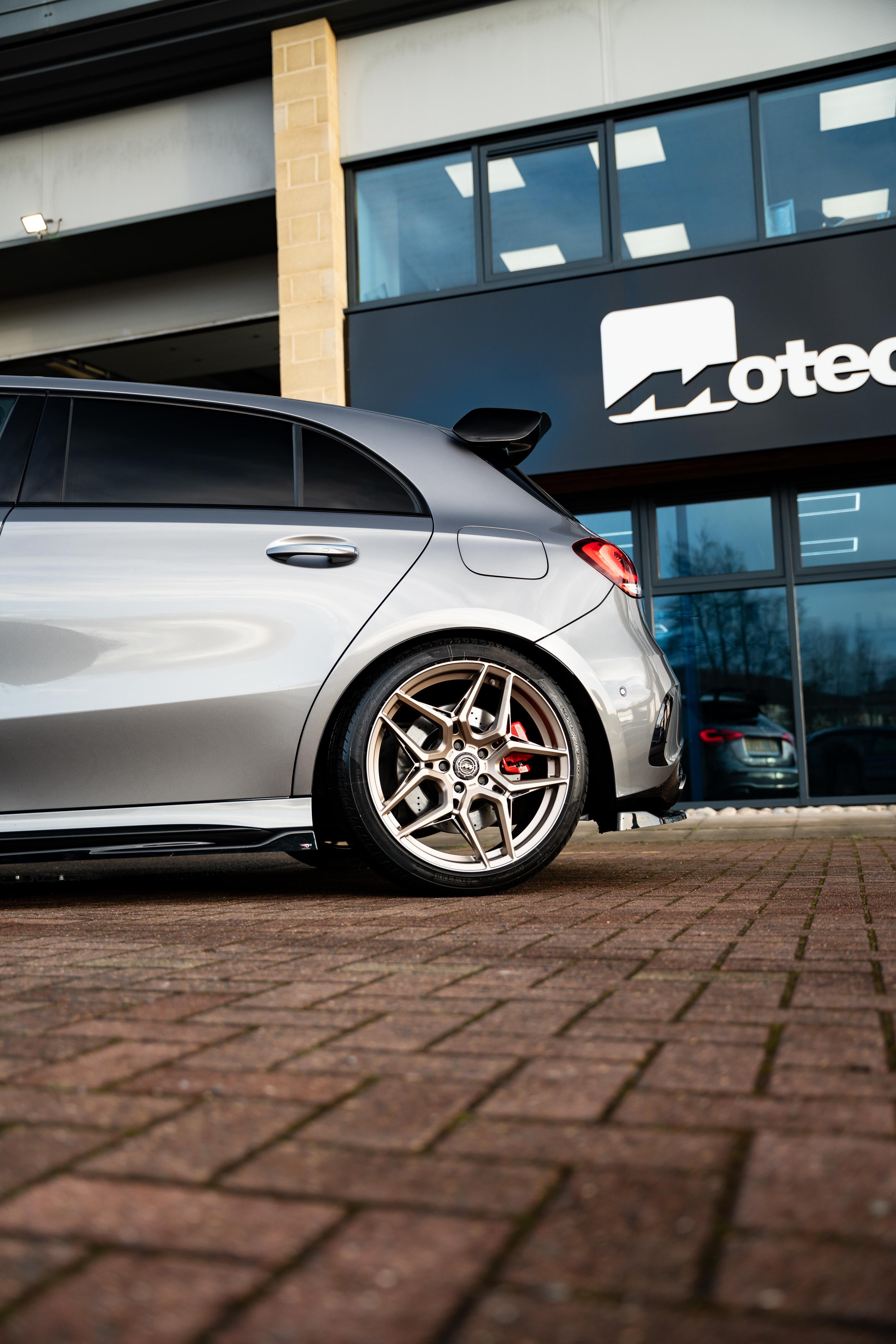 Mercedes A35 (2018+) M-W1 19" Neodyme Gold Motech Wheel