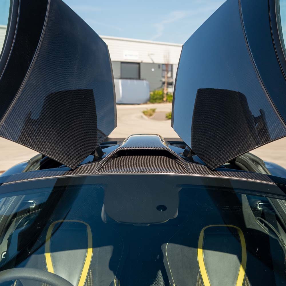 MCLAREN 720S CARBON FIBRE ROOF SCOOP - CT DESIGN