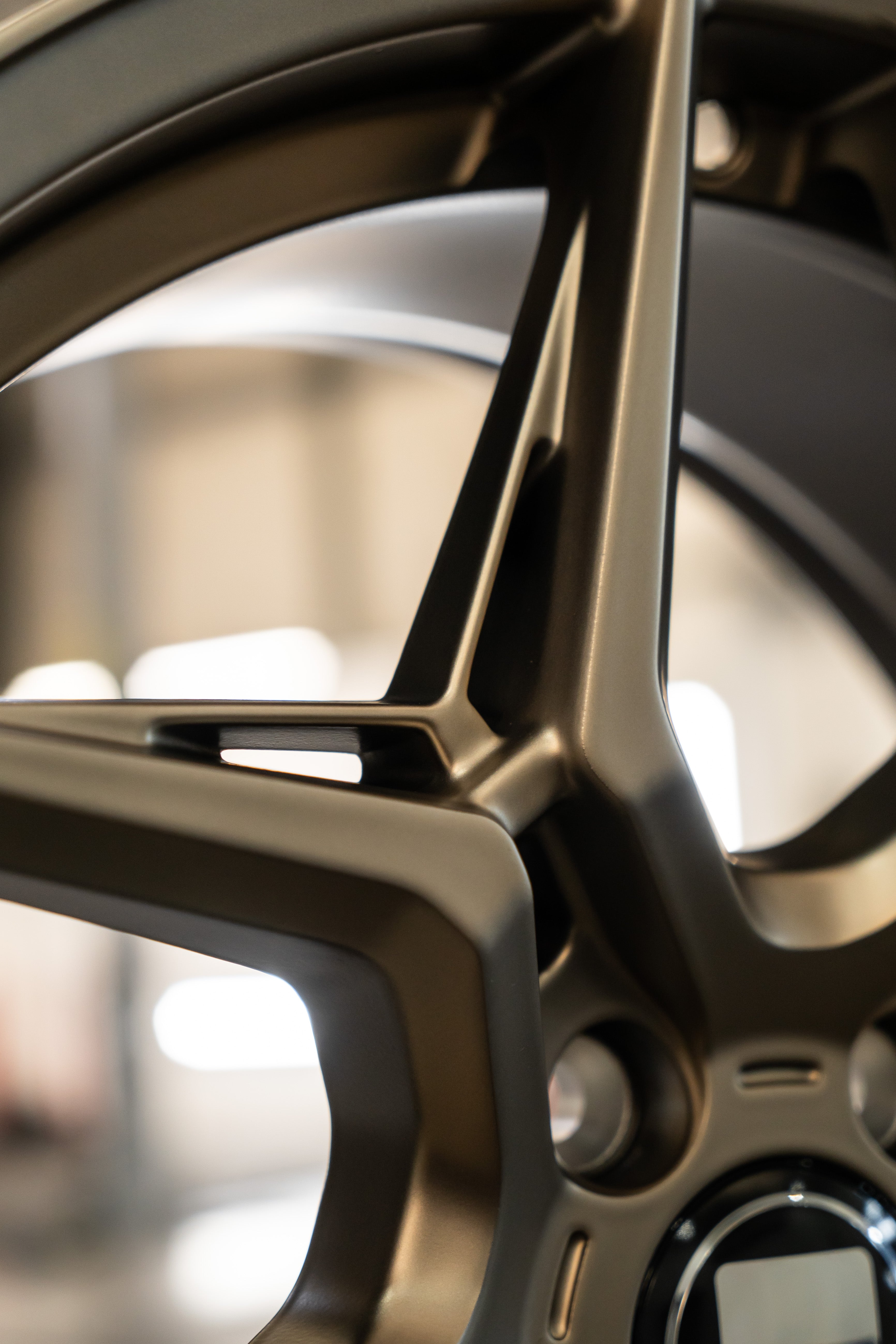 Close-up of the spokes on a single Neodyme Gold M-W1 Wheel.