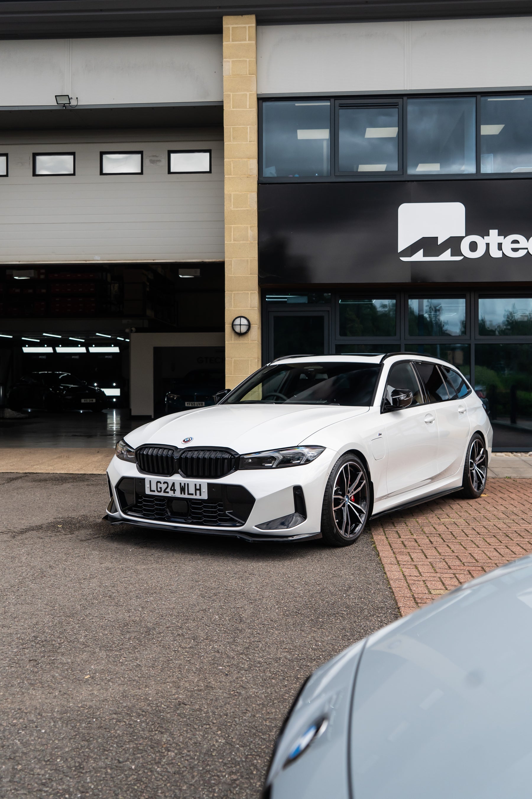 BMW Carbon Aerial Cover (G Series) (LCI ONLY)