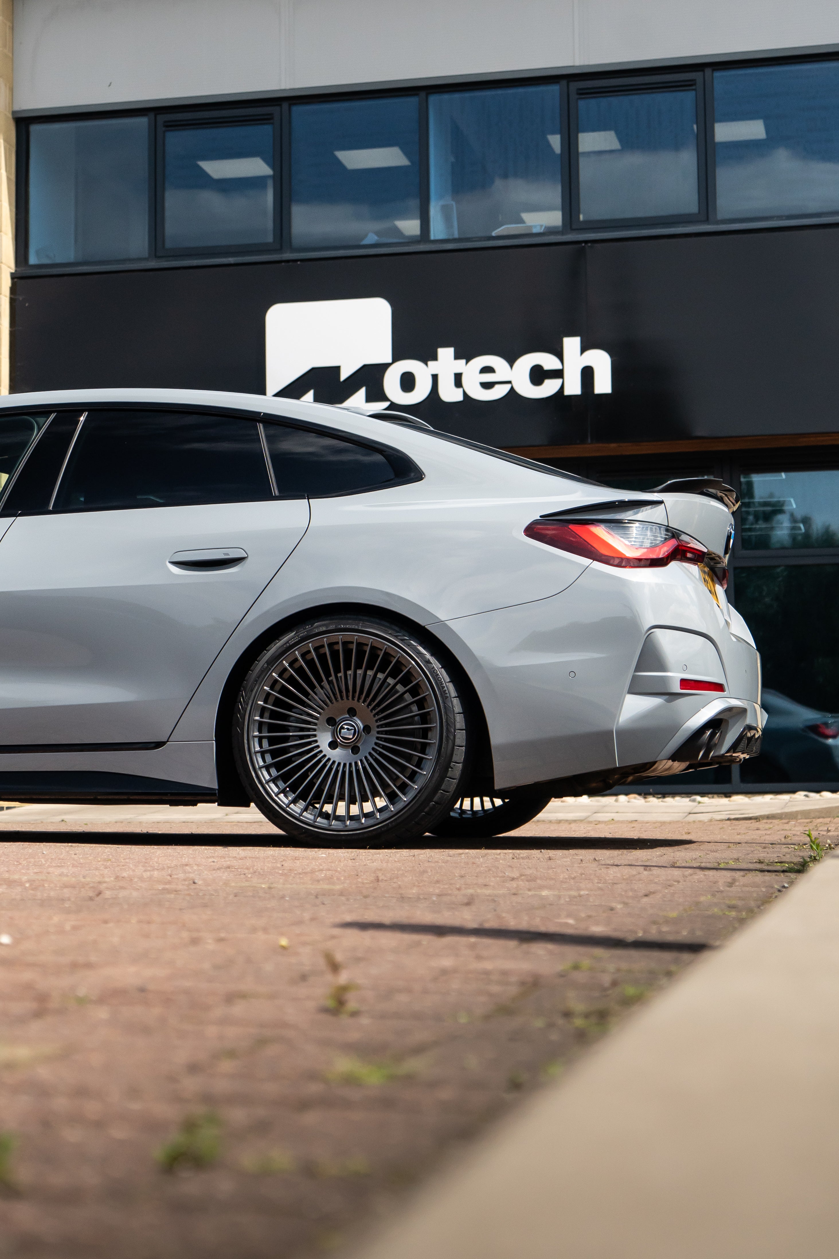 BMW i4 M-W5 20" Carbon Grey Motech Wheel