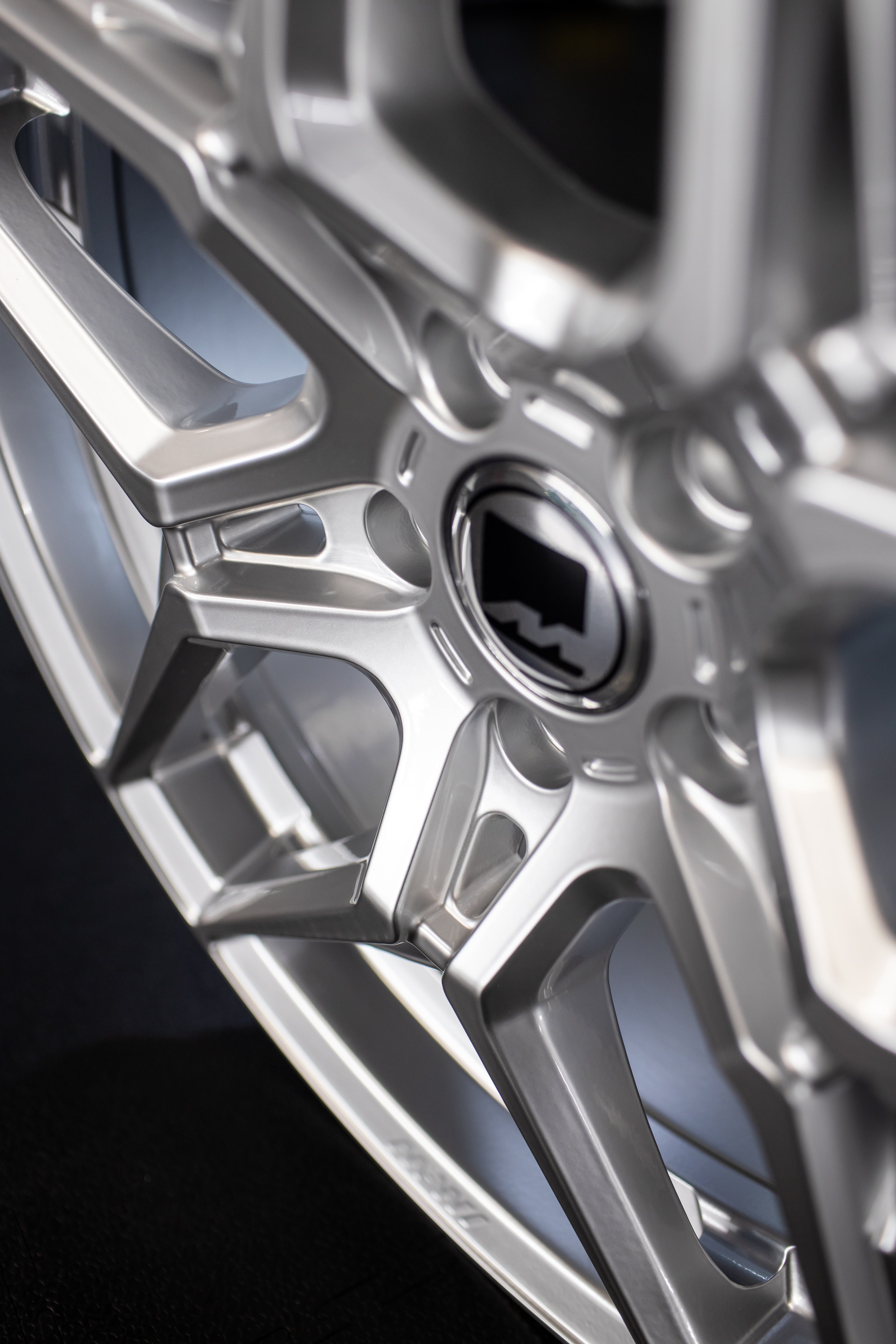 BMW i4 M-W1 20" Gloss Polished Motech Wheel
