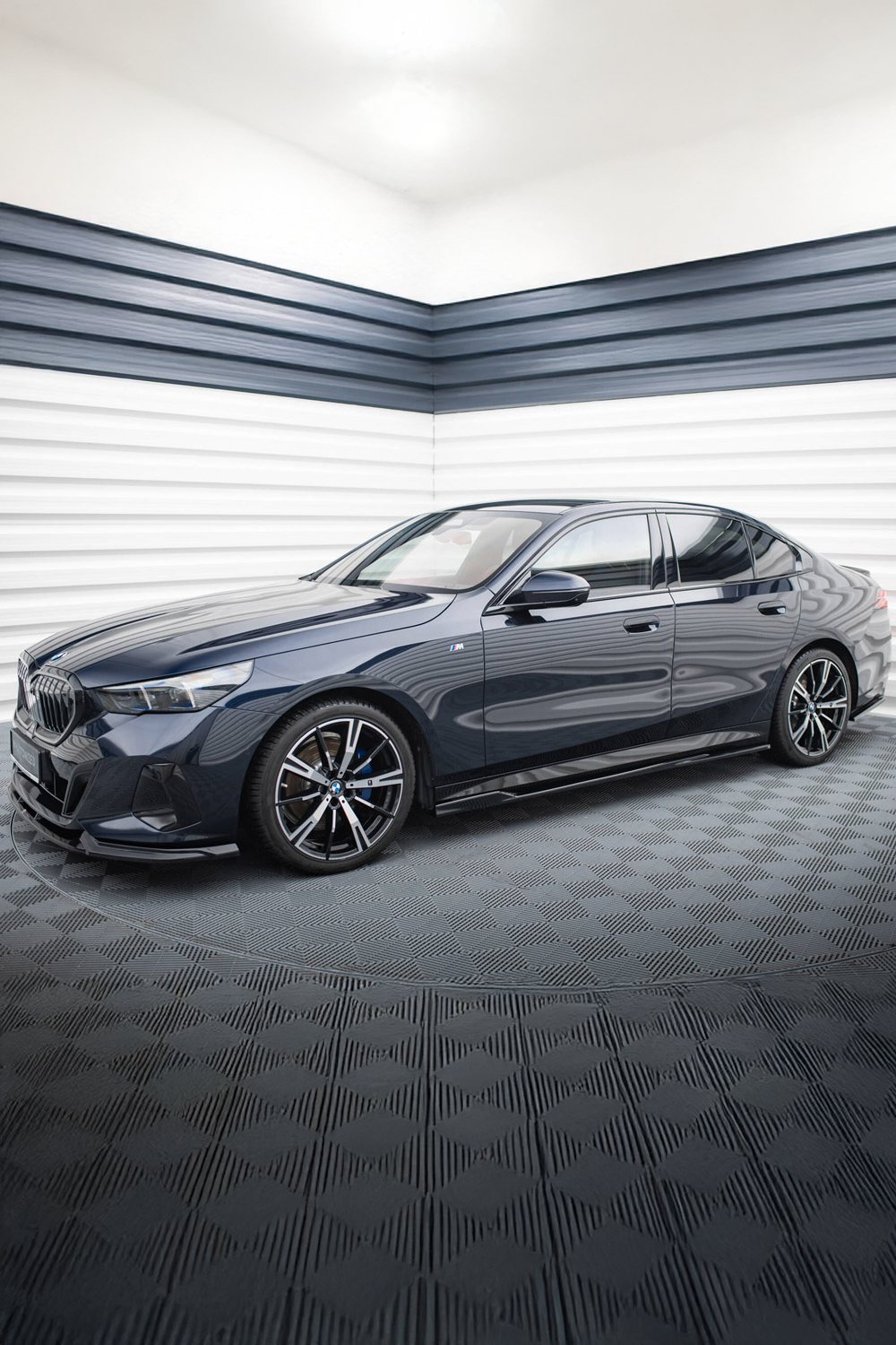 BMW G60 M Sport Maxton Design Side Skirts