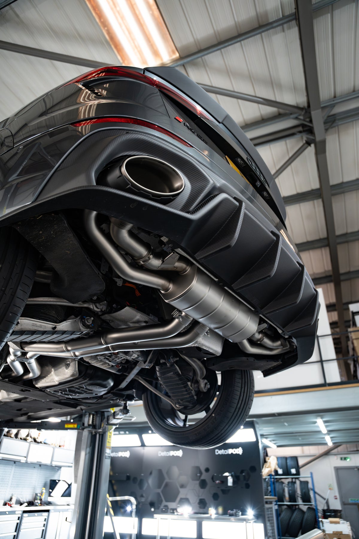 Audi RSQ8 (4M) | Akrapovic | Evolution Line (Titanium) 2025 (FL)