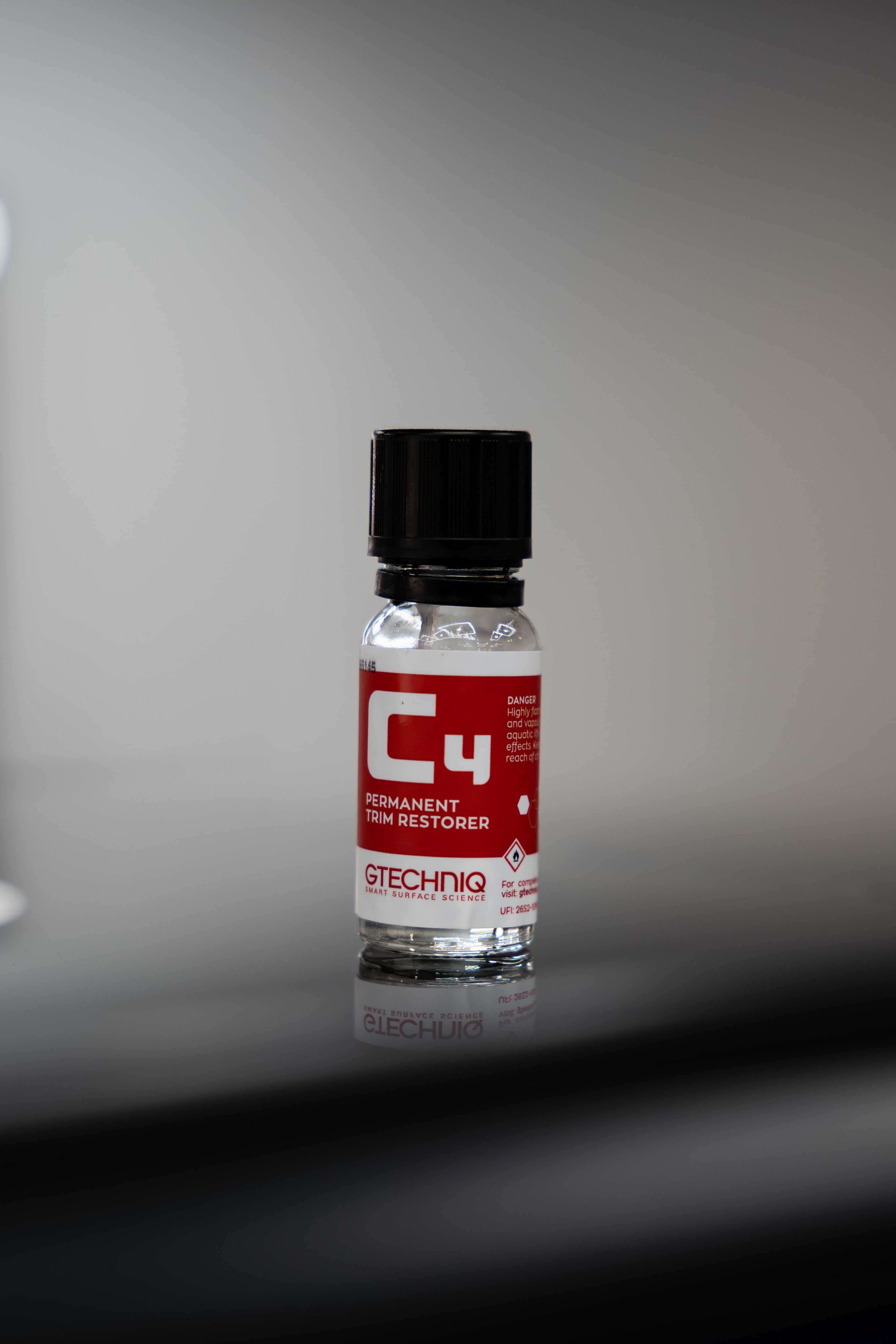 Gtechniq C4 Permanent Trim Restorer