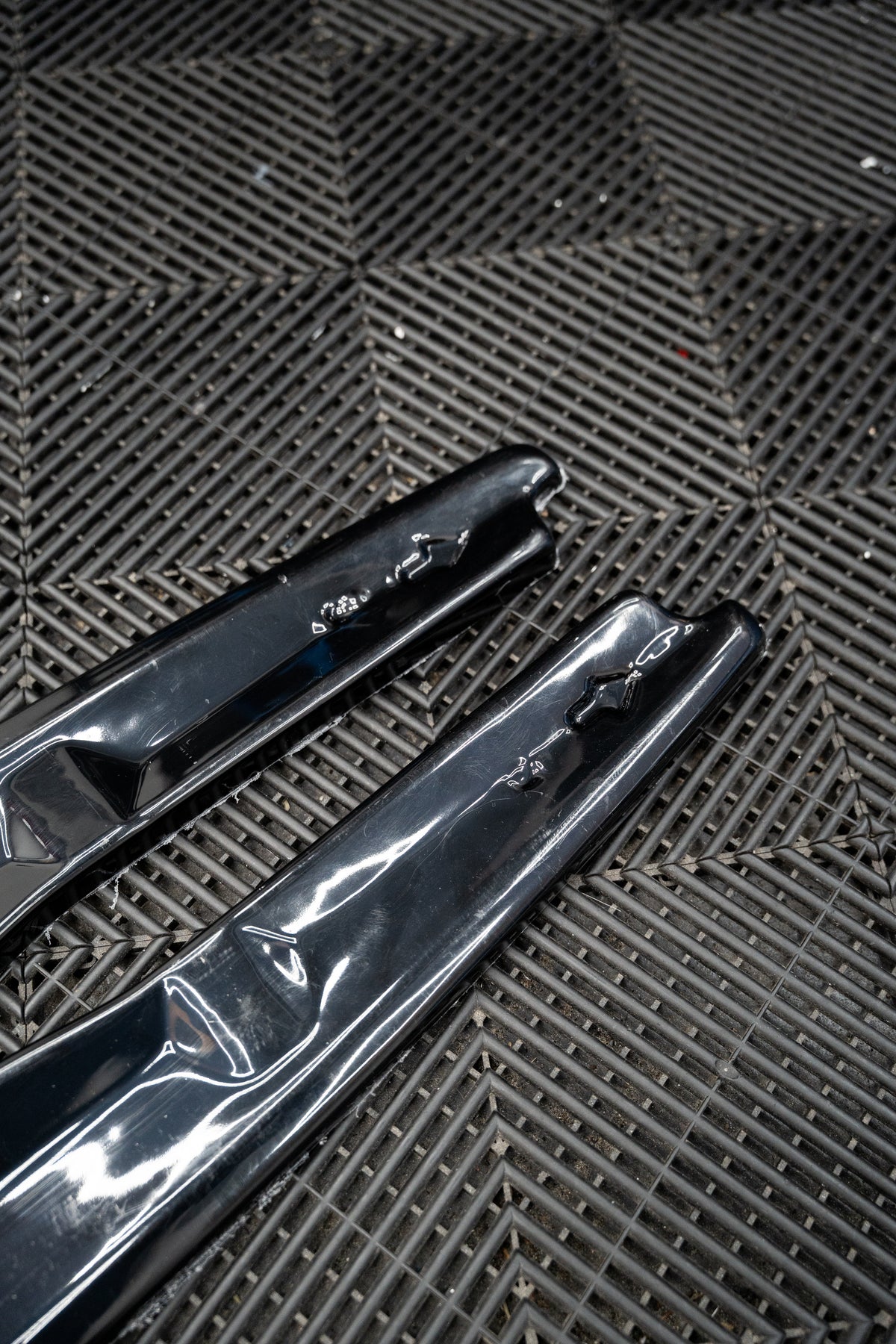 Maxton Design ME C206 AMG Line Side Skirts