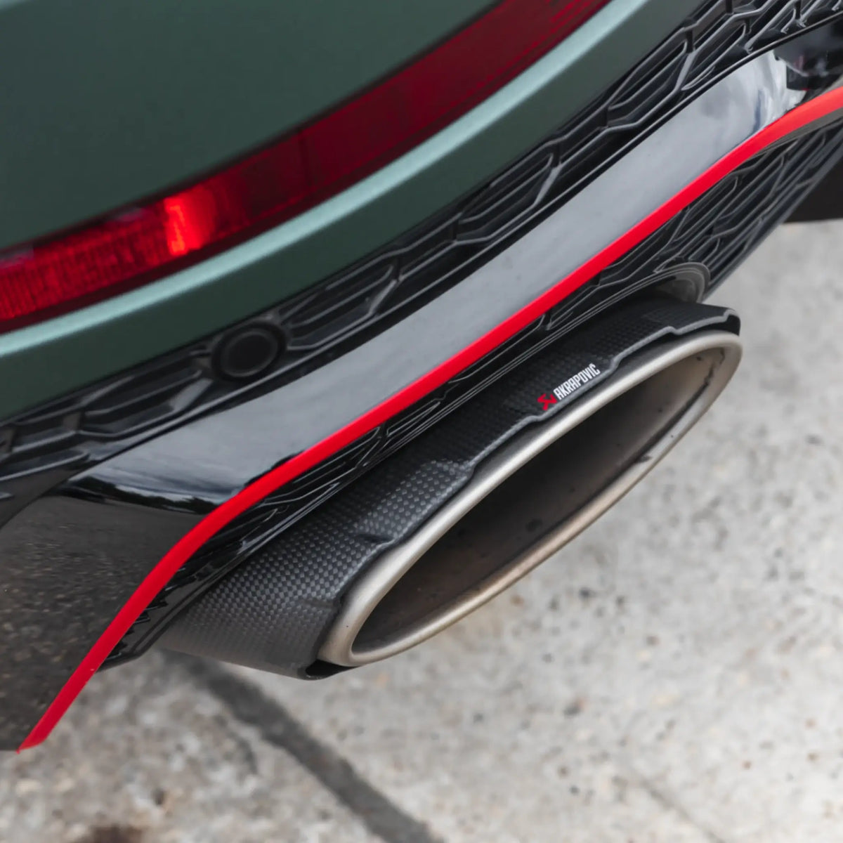 Audi RSQ8 (4M) | Akrapovic | Evolution Line (Titanium)