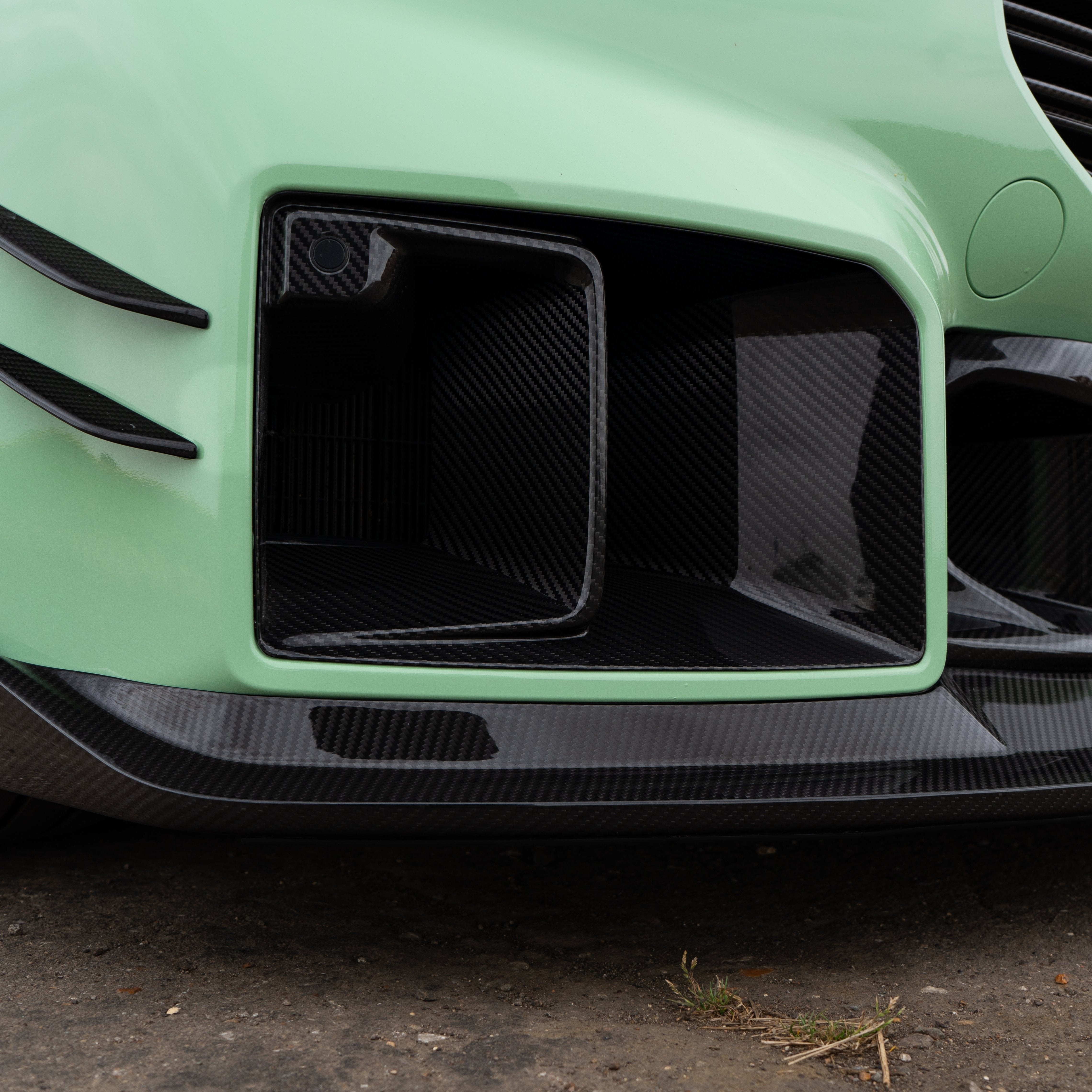 BMW G87 M2 CARBON FIBRE DUCTS - V2 - CT DESIGN
