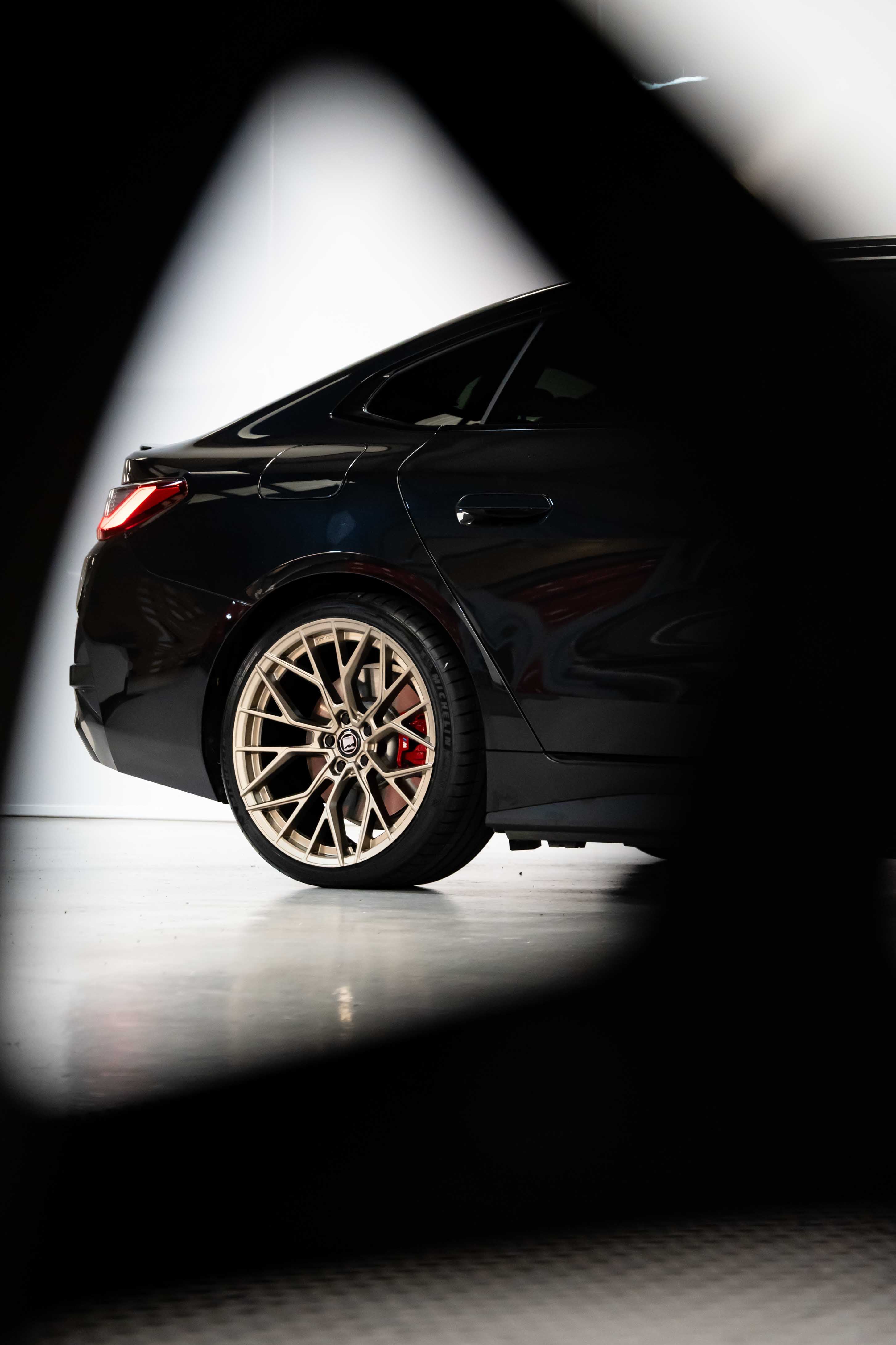 BMW i4 M-W3 20" Neodyme Gold Motech Wheel
