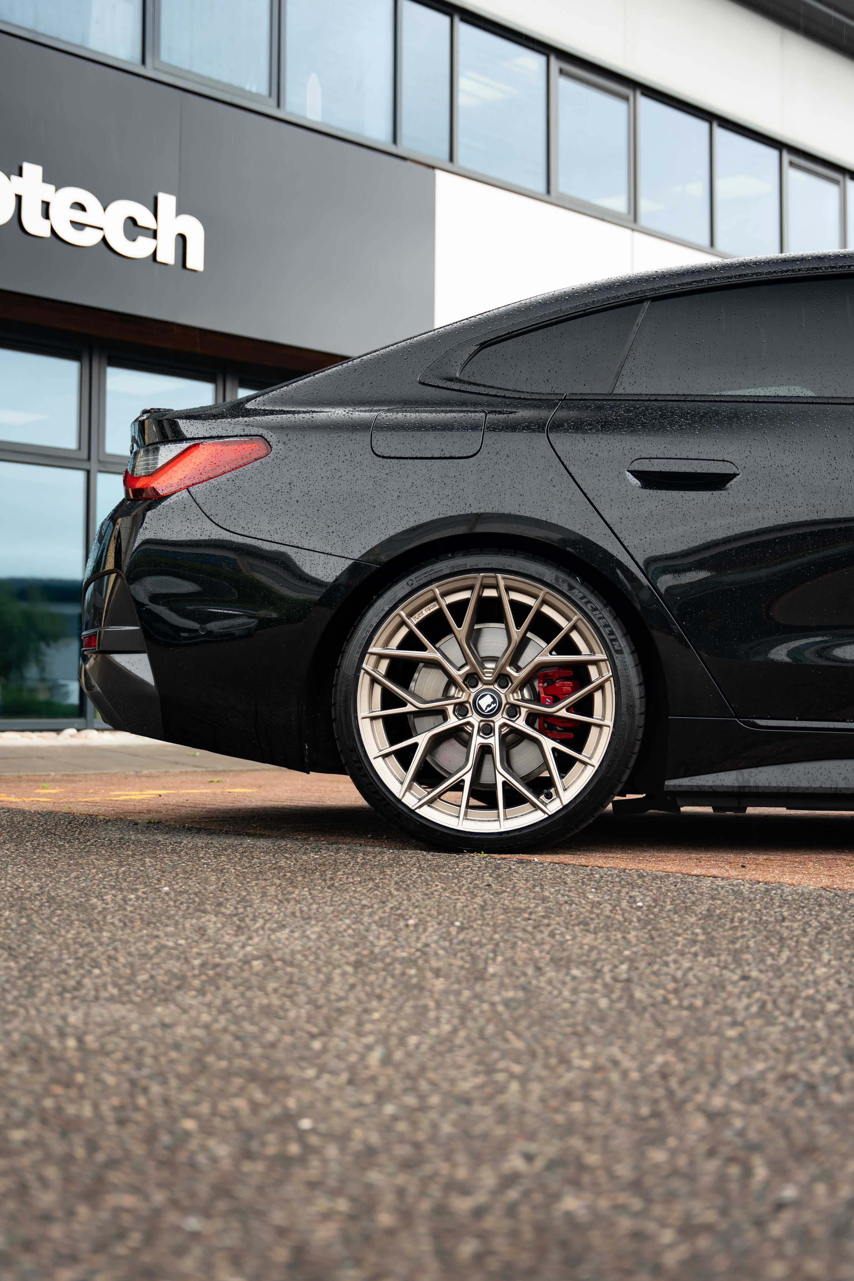 BMW i4 M-W3 20" Neodyme Gold Motech Wheel