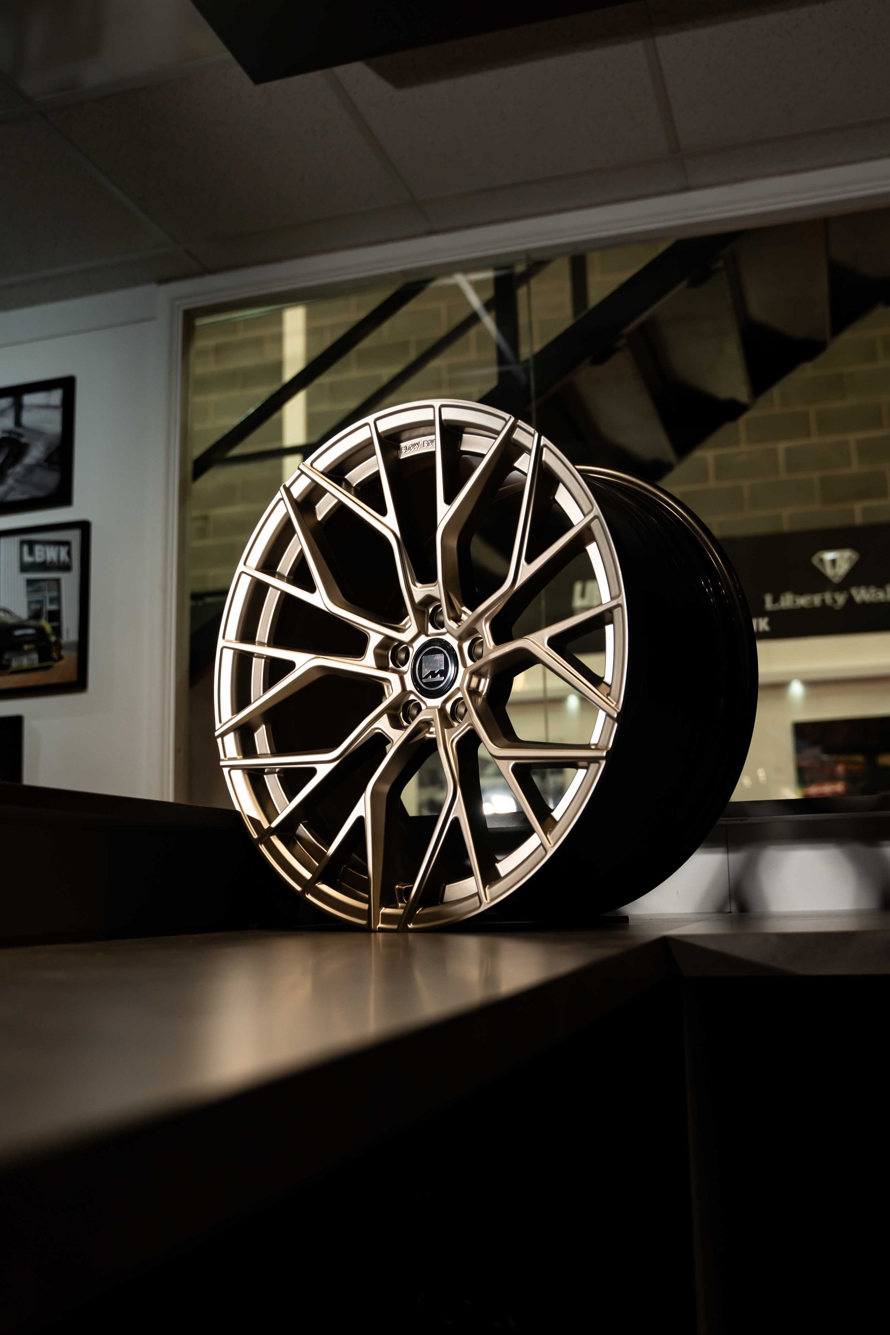 BMW i4 M-W3 20" Neodyme Gold Motech Wheel