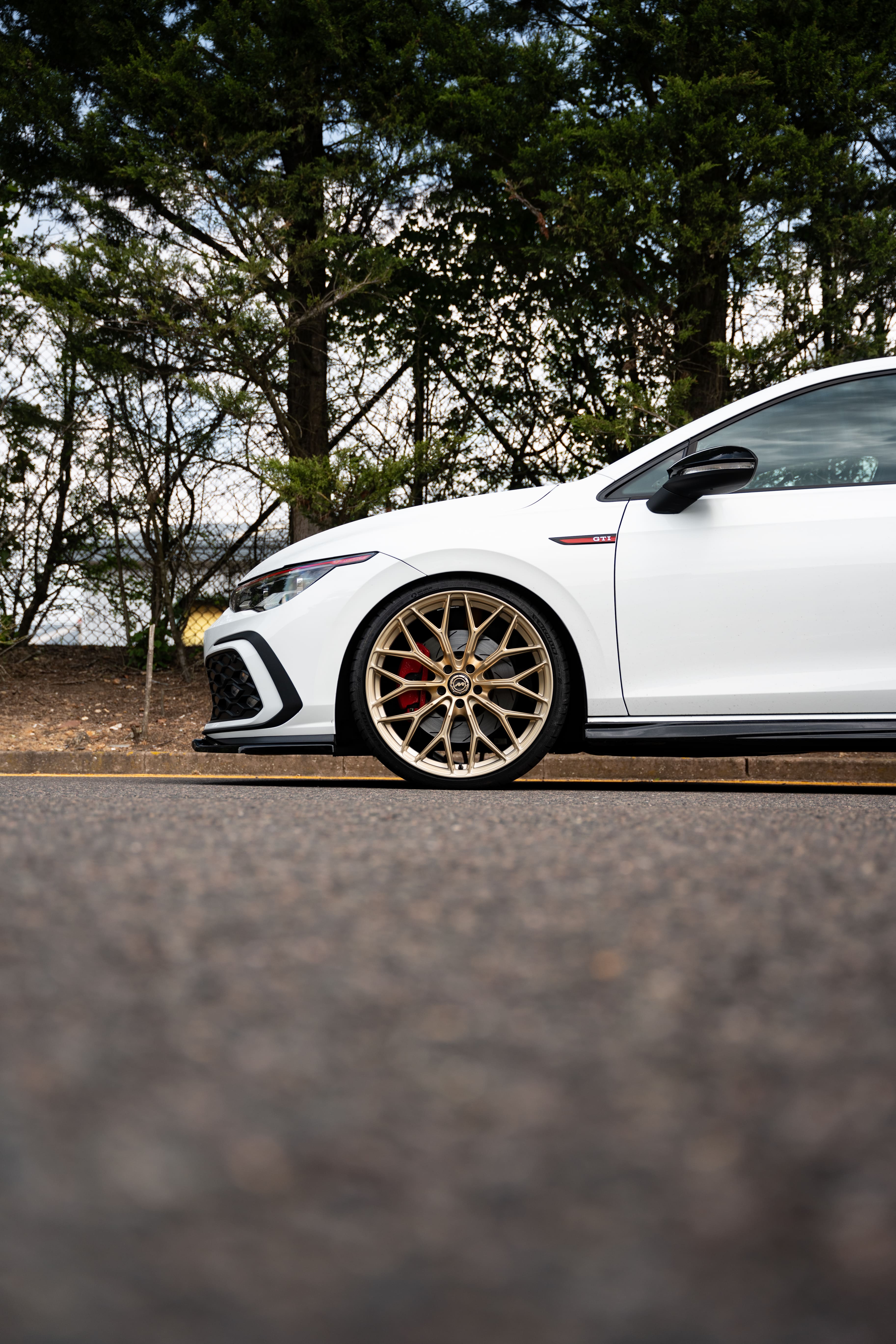 Golf GTI MK8 M-WX 20" Frozen Gold Motech Wheel