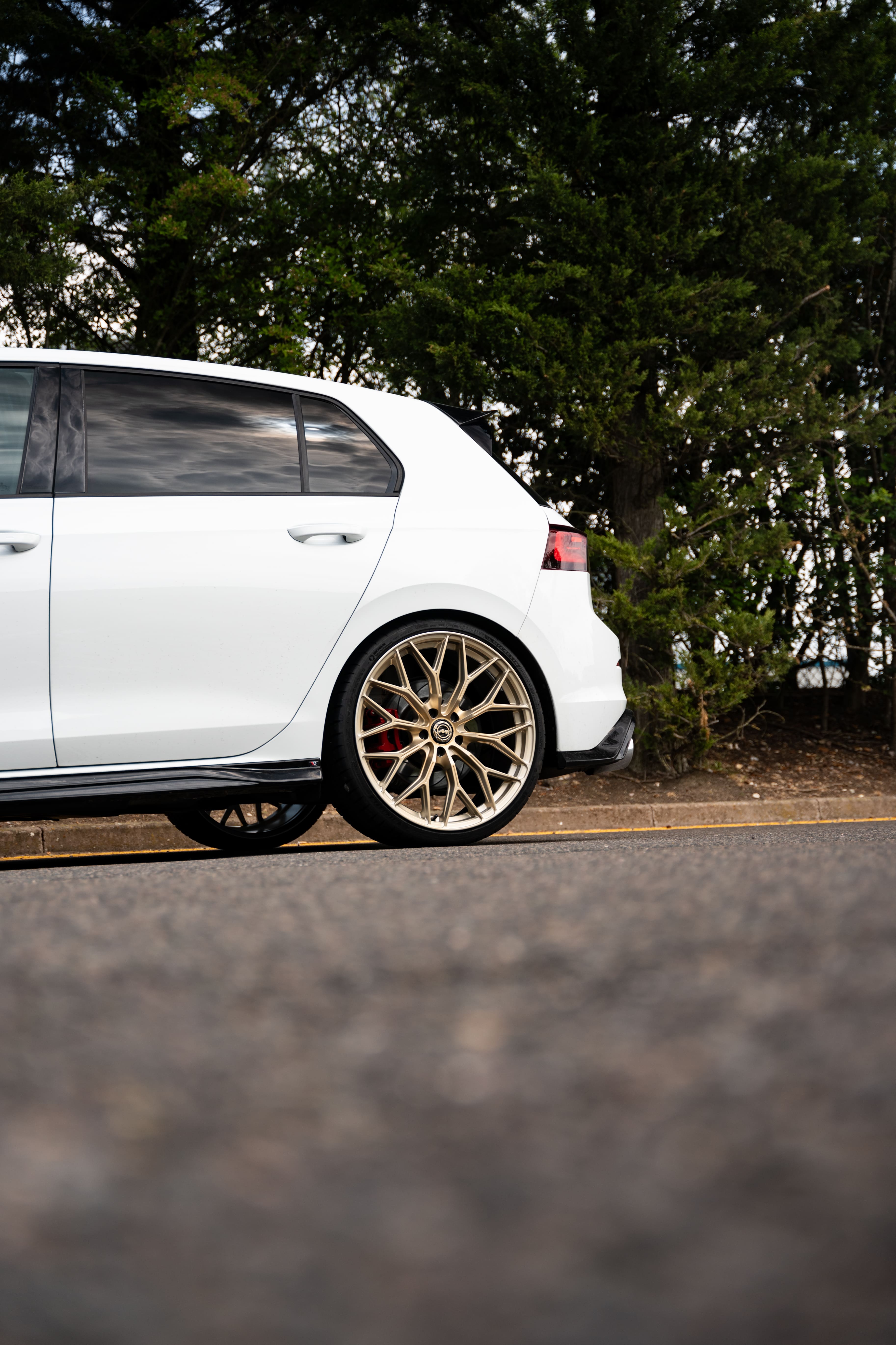 Golf GTI MK8 M-WX 20" Frozen Gold Motech Wheel