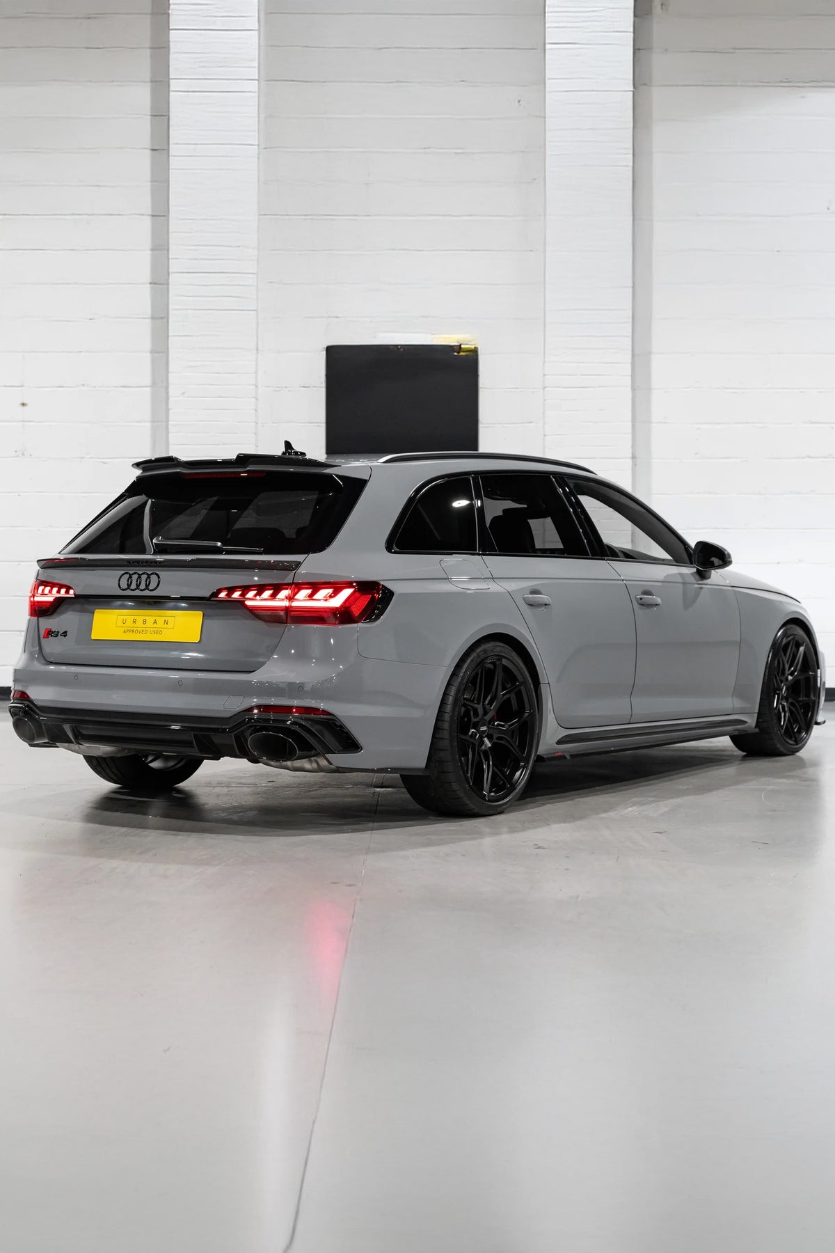 Audi RS4 Carbon Urban Fibre Bodykit