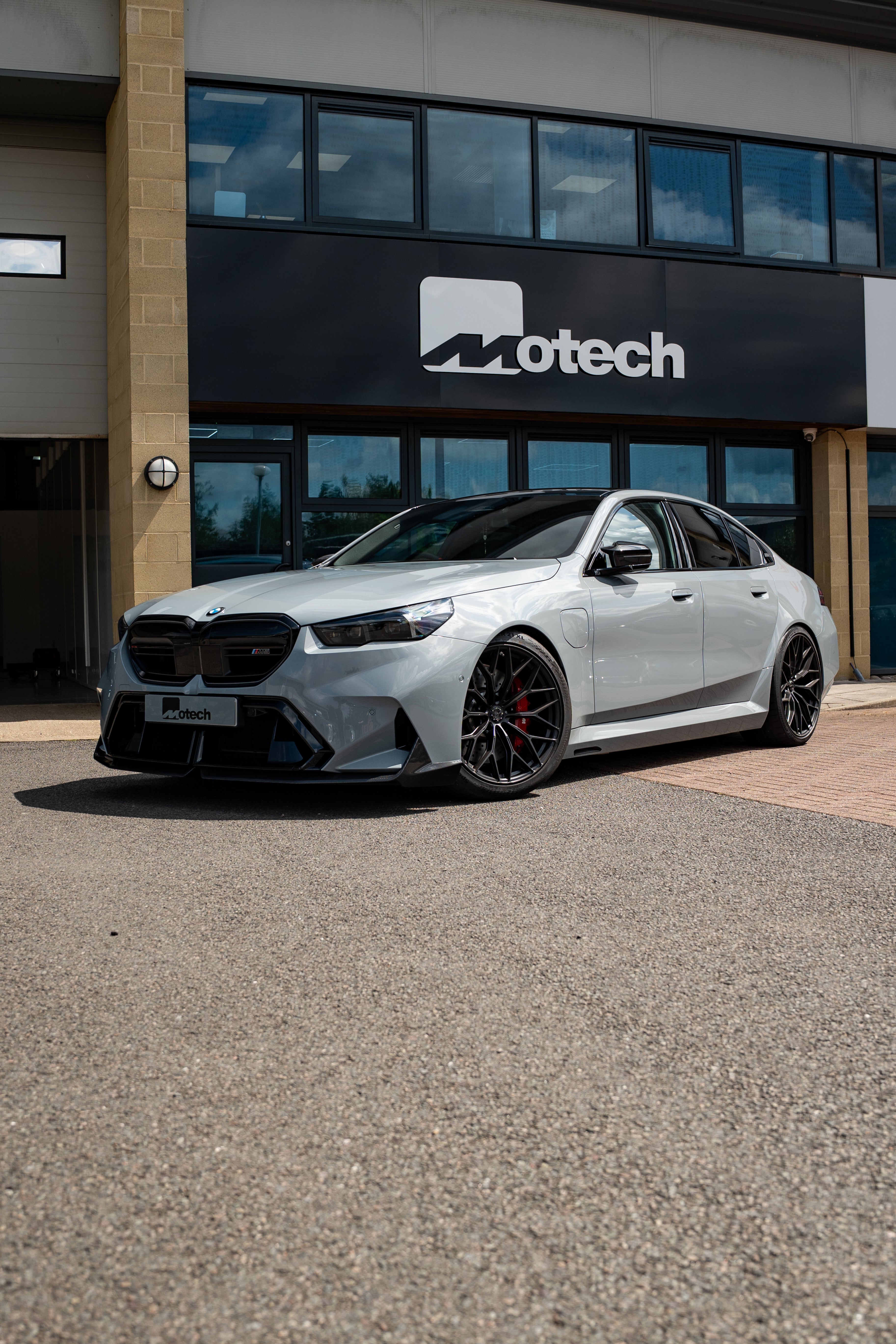 BMW G90 M5 MP Style Carbon Front Splitter