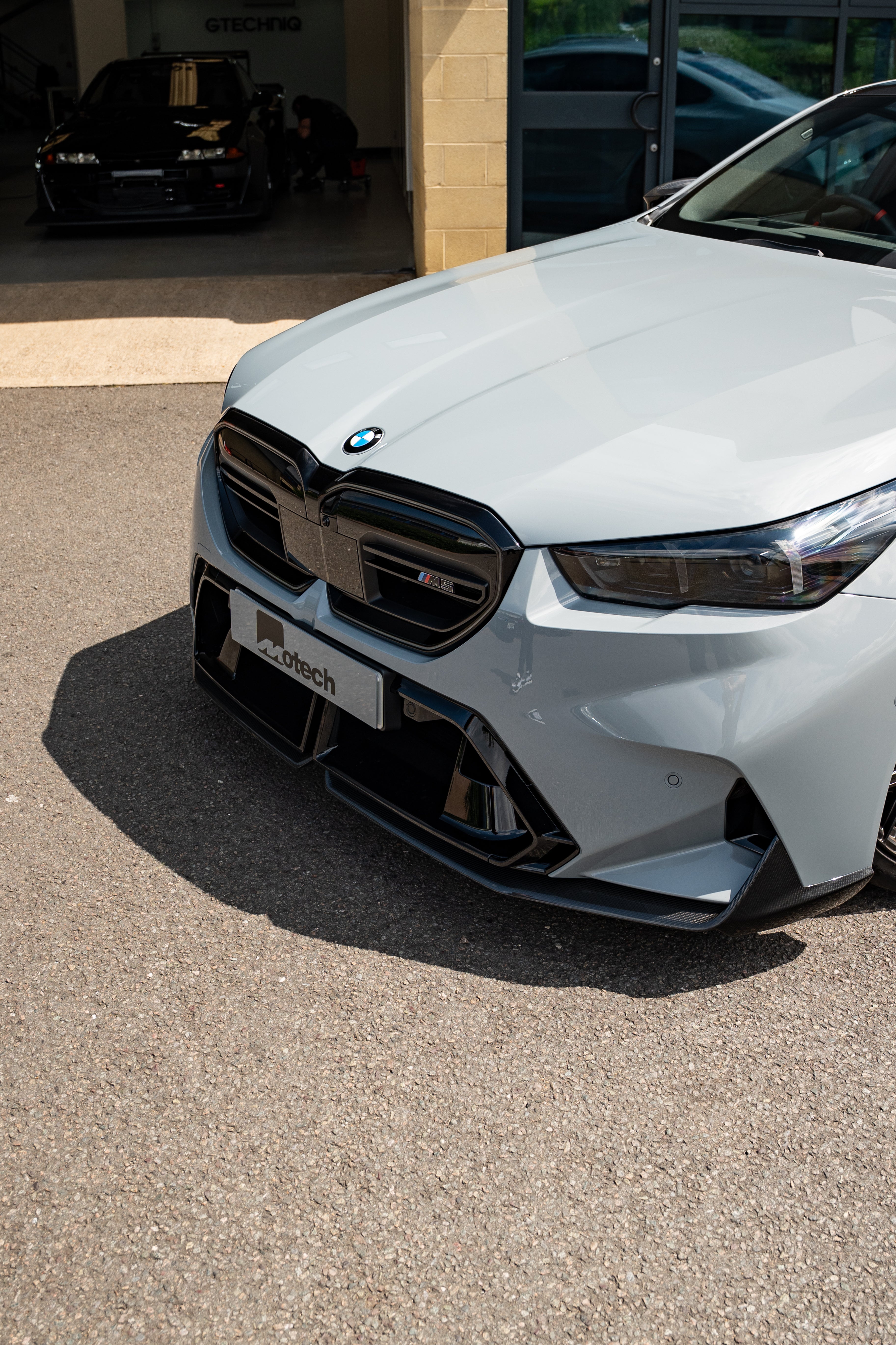 BMW G90 M5 MP Style Carbon Front Splitter