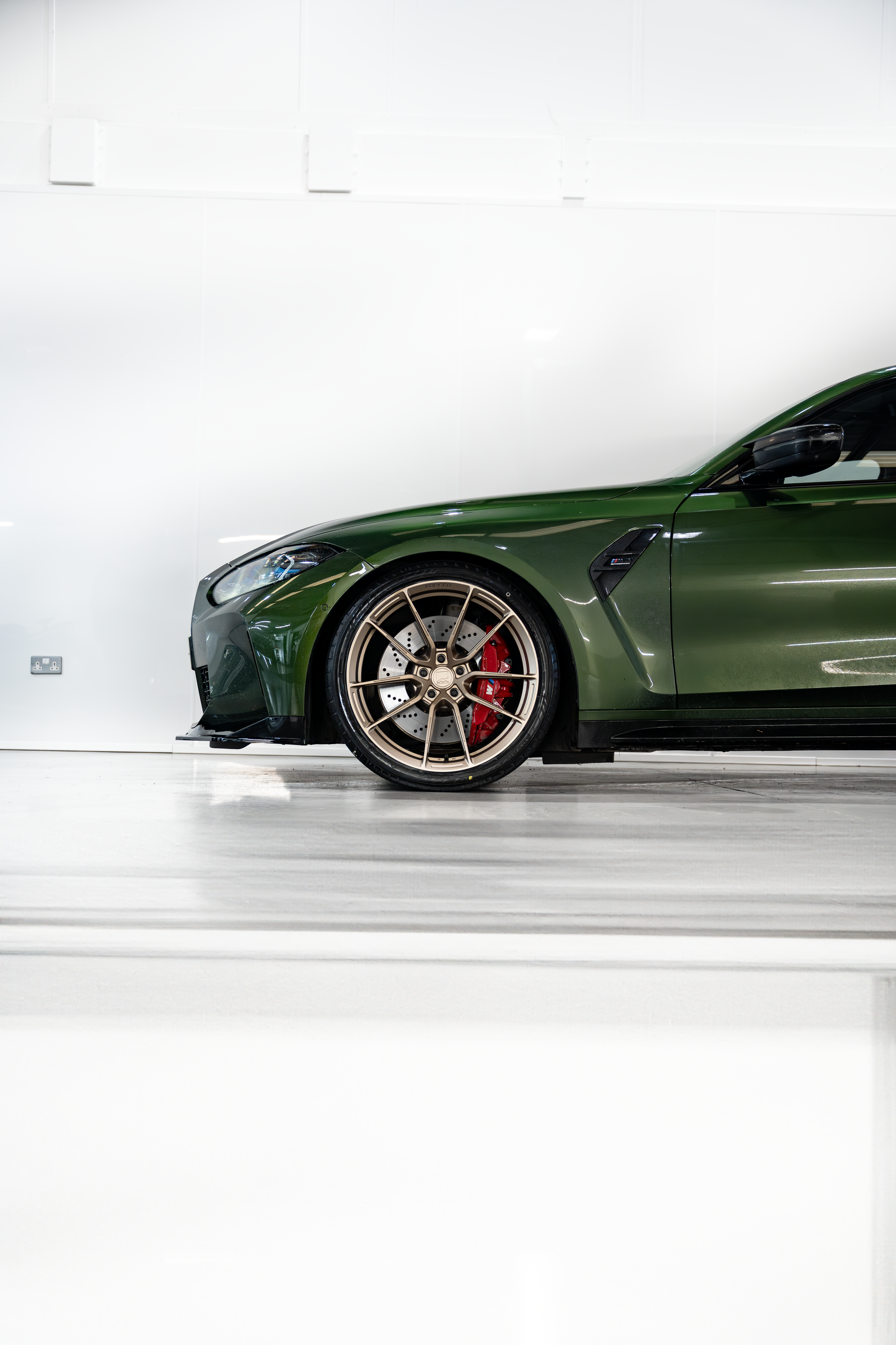 M3 G80 M-W4 20/21" Neodyme Gold Forged Wheels