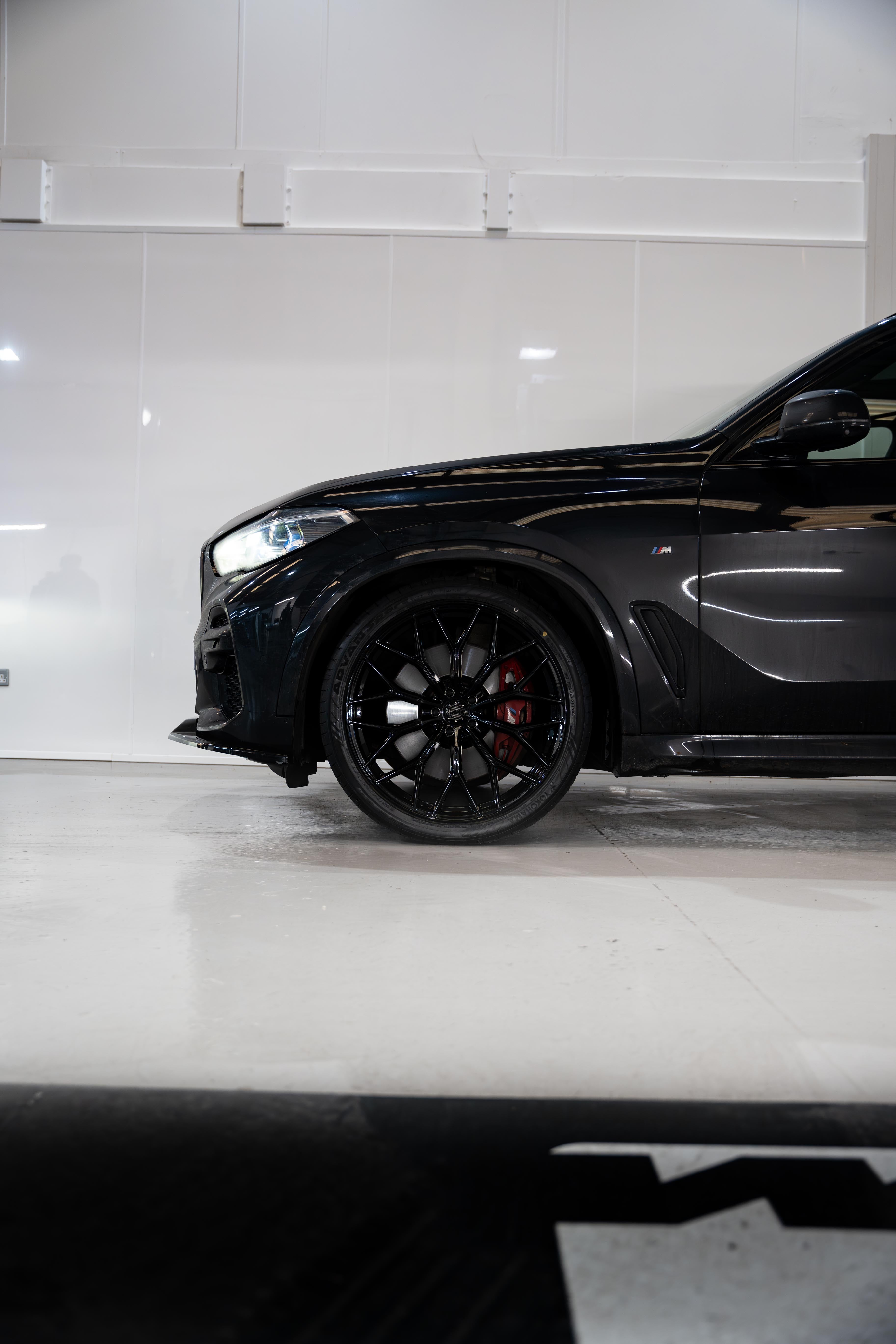 BMW X5 / X6 G05 G06 M-WX 22" Precision Black Motech Wheel