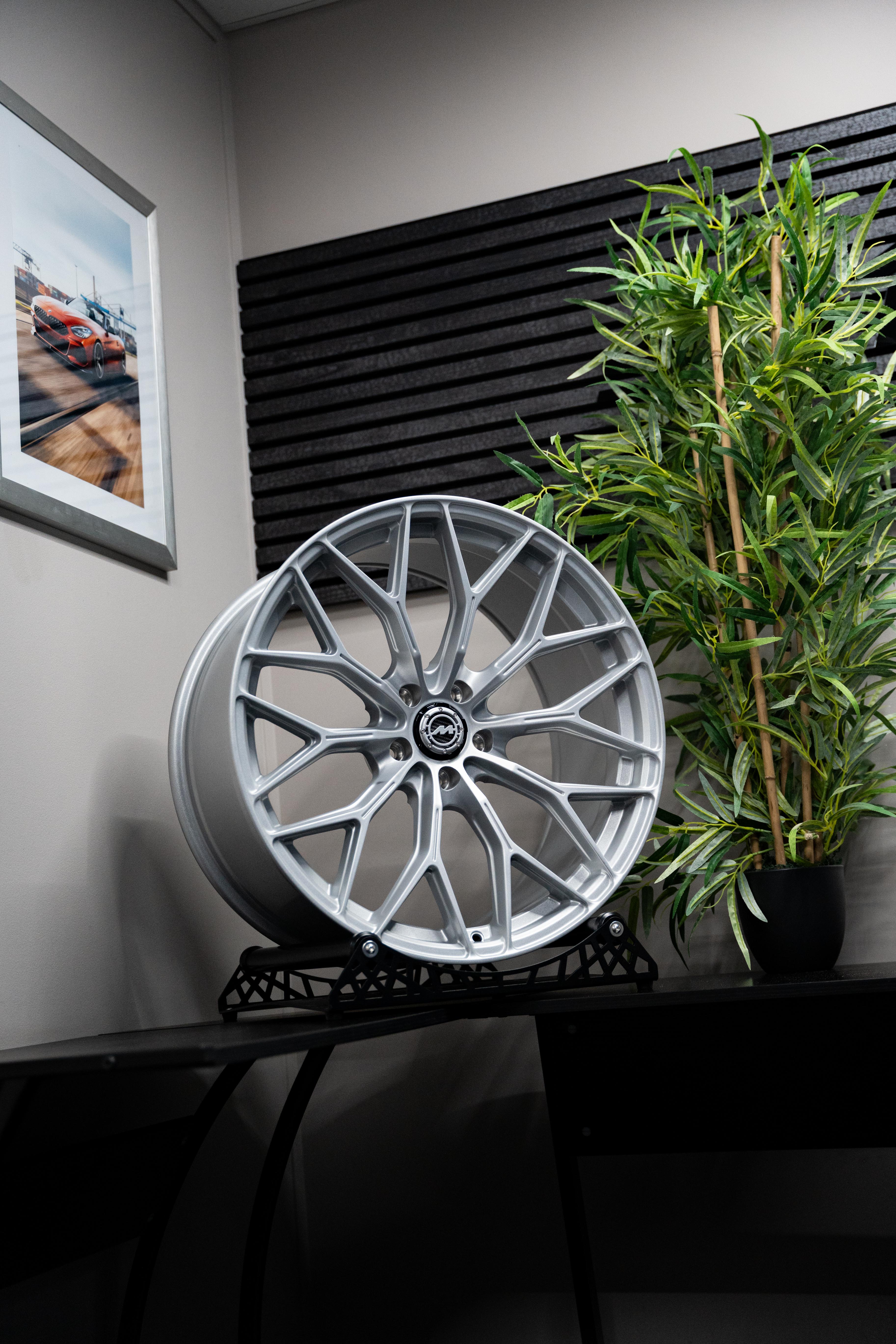 M5 G90 G99 M-WX 20/21" Frozen Silver Motech Wheel
