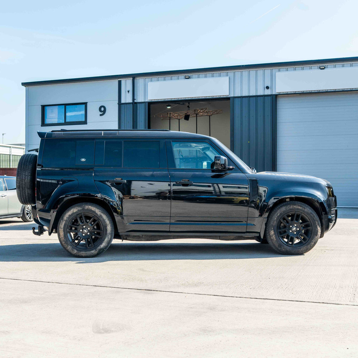 LAND ROVER DEFENDER L663 110 & 90 FRONT AND REAR GLOSS BLACK MIDDLE TRIM PACK