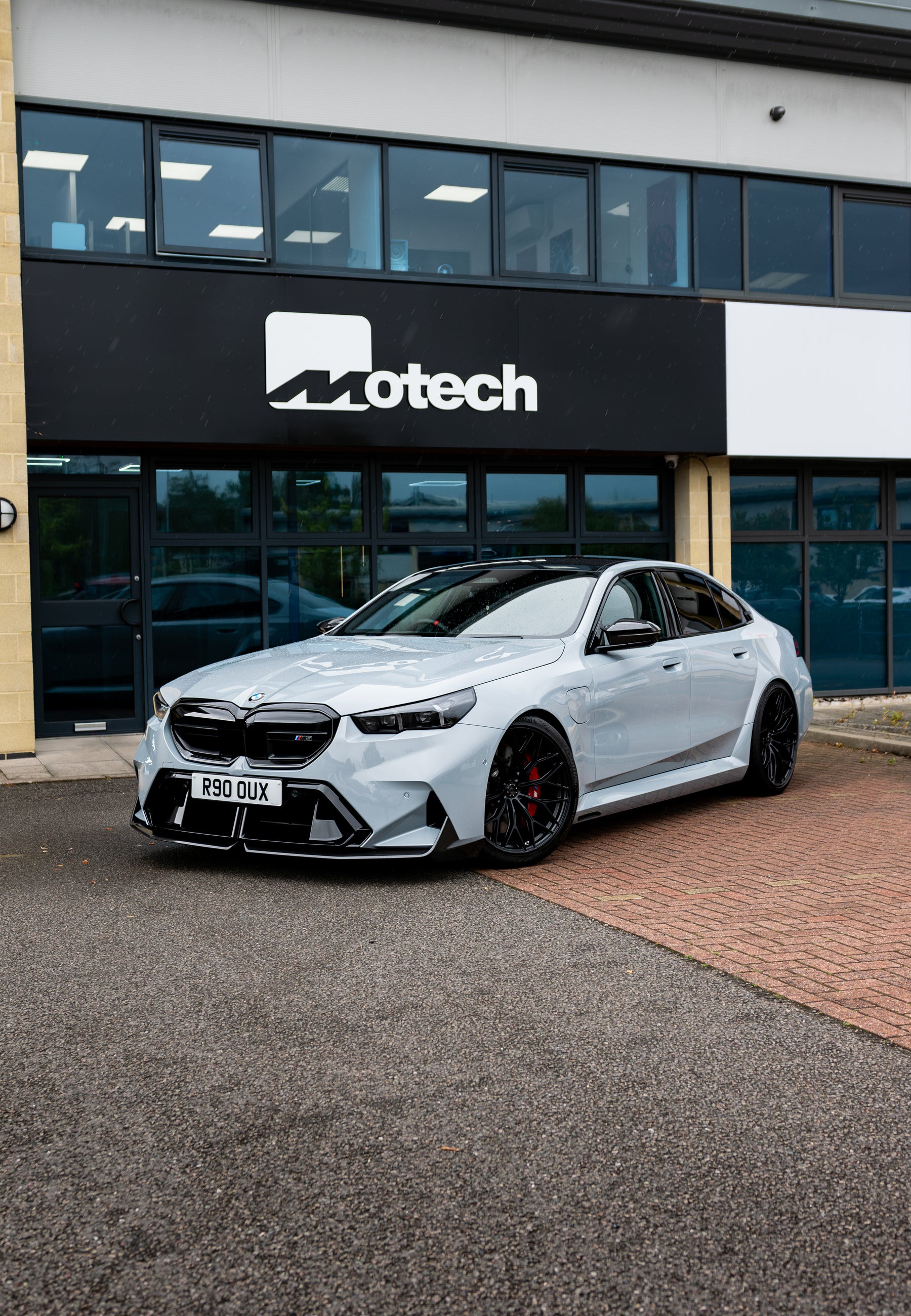 M5 G90 G99 M-WX 21/22" Carbon Grey Motech Wheel