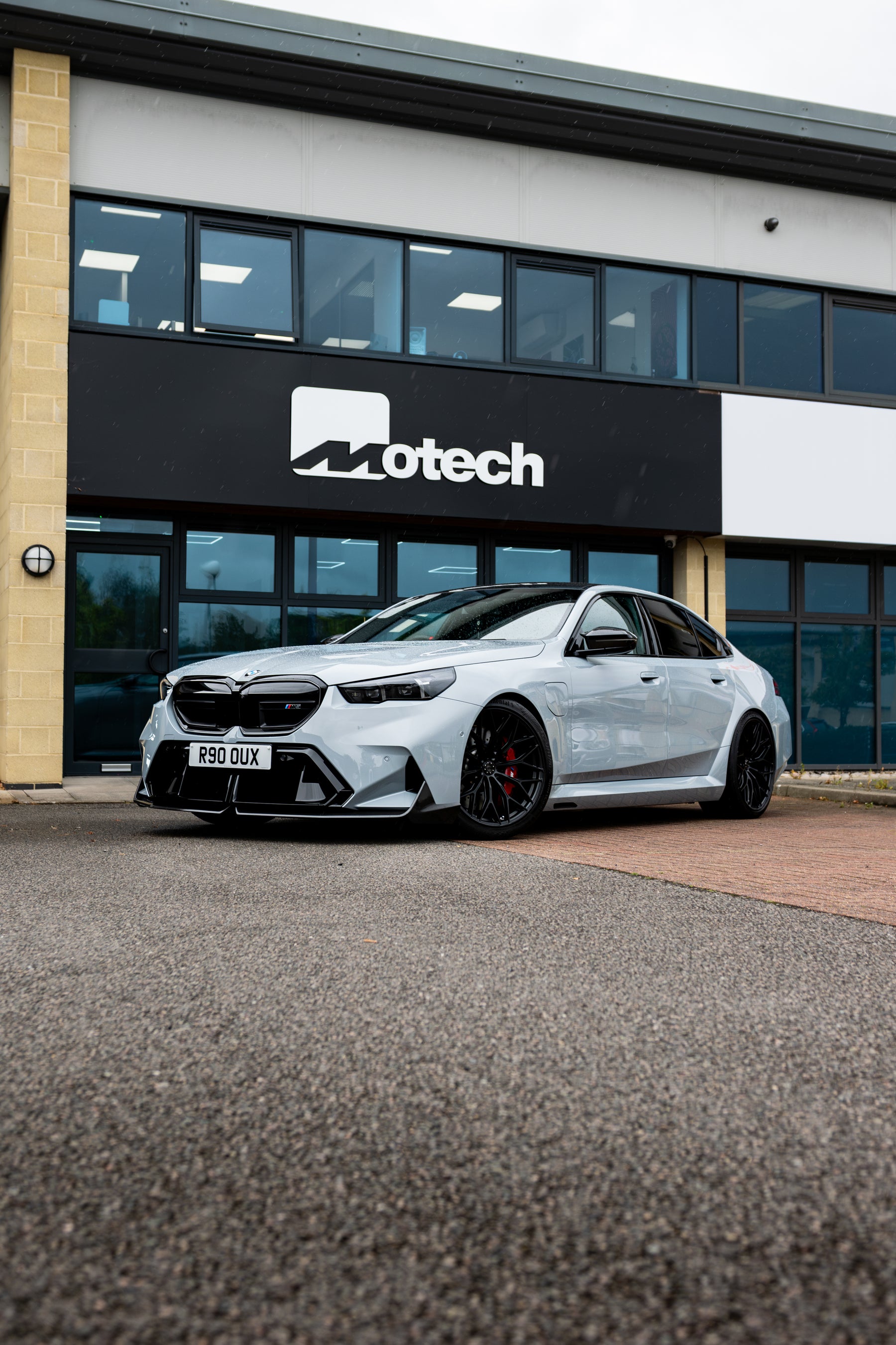 M5 G90 G99 M-WX 21/22" Carbon Grey Motech Wheel