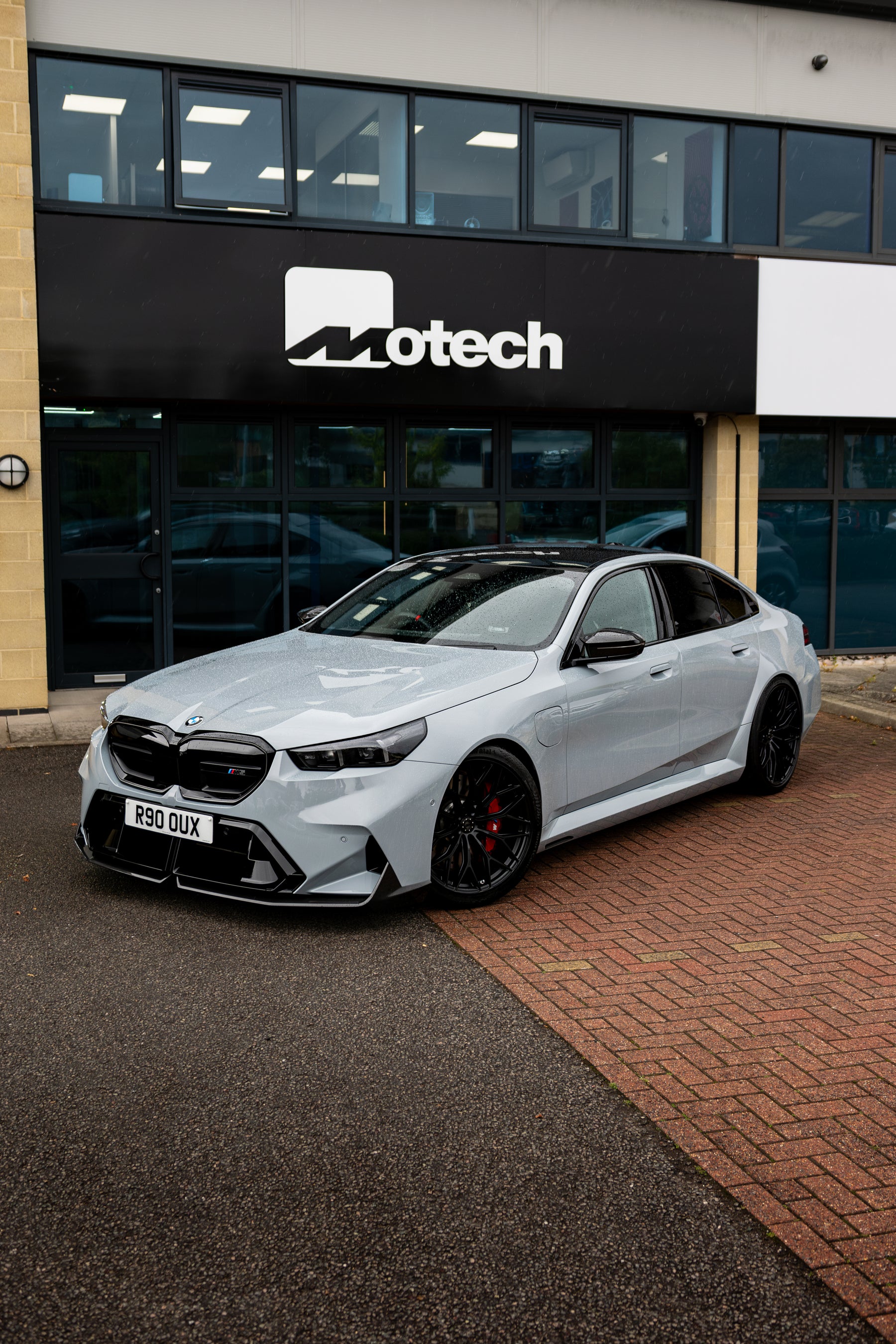 M5 G90 G99 M-WX 21/22" Carbon Grey Motech Wheel