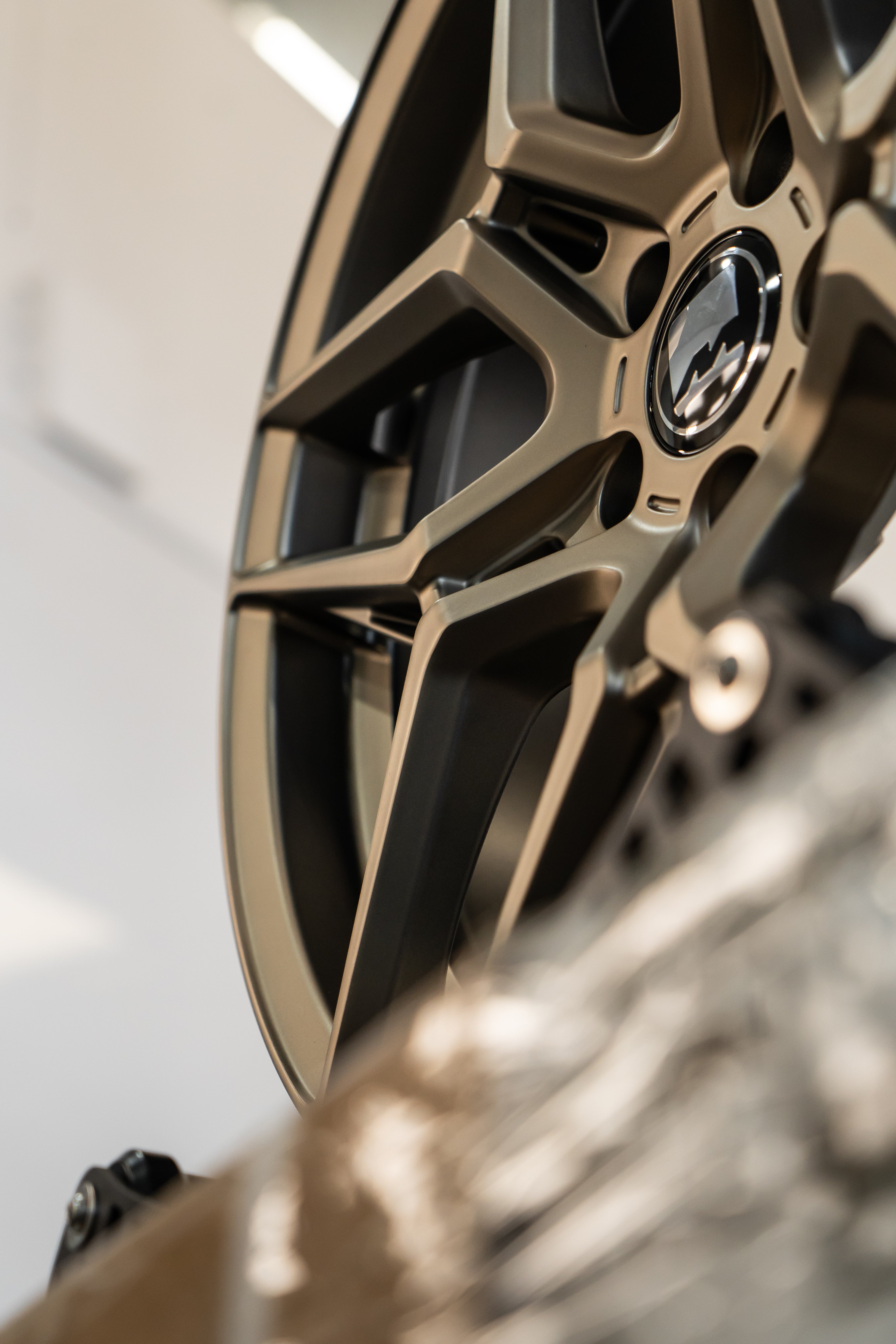 BMW i4 M-W1 20" Neodyme Gold Motech Wheel