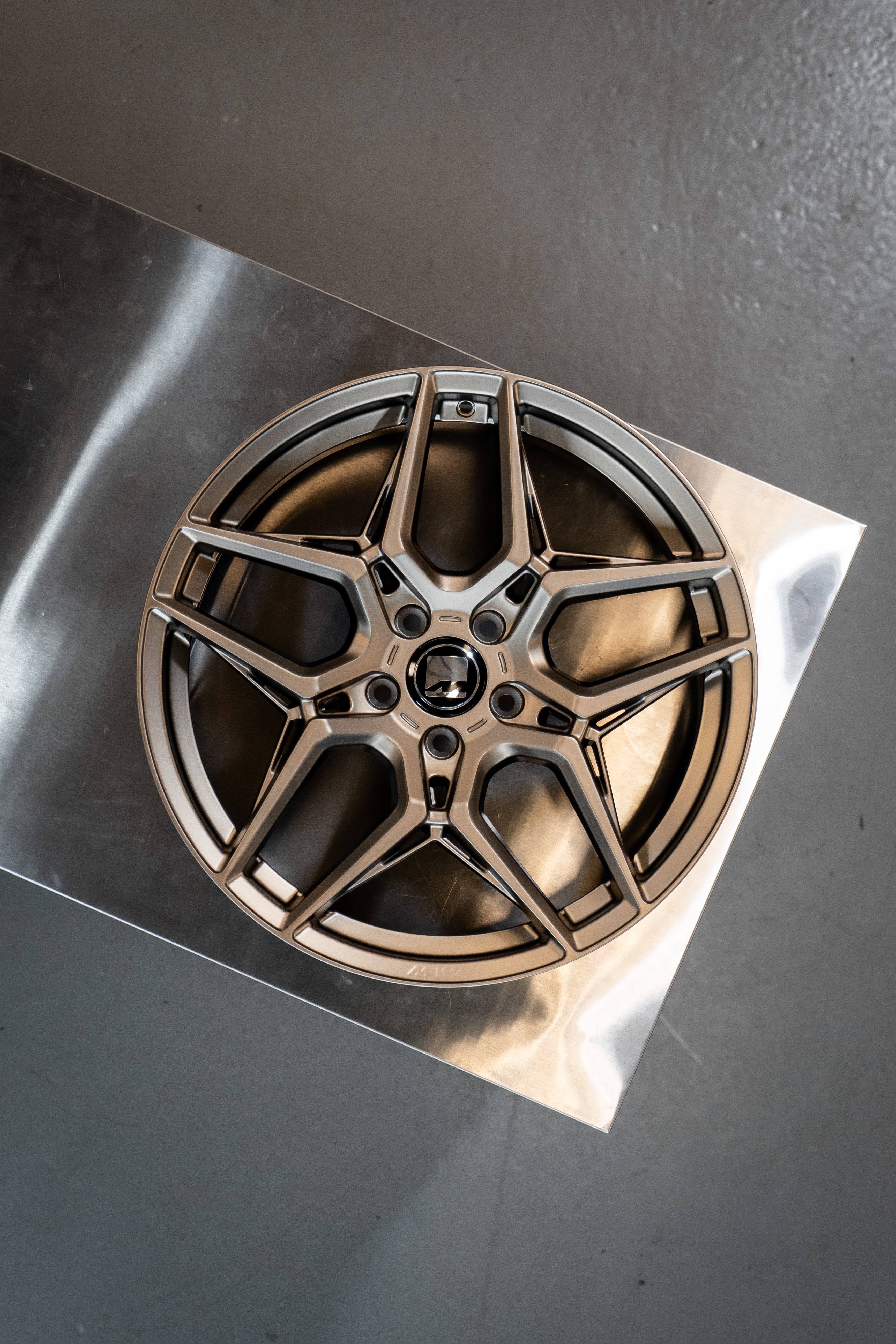 VW Golf Mk7/7.5 GTI/R M-W1 19" Neodyme Gold Motech Wheel