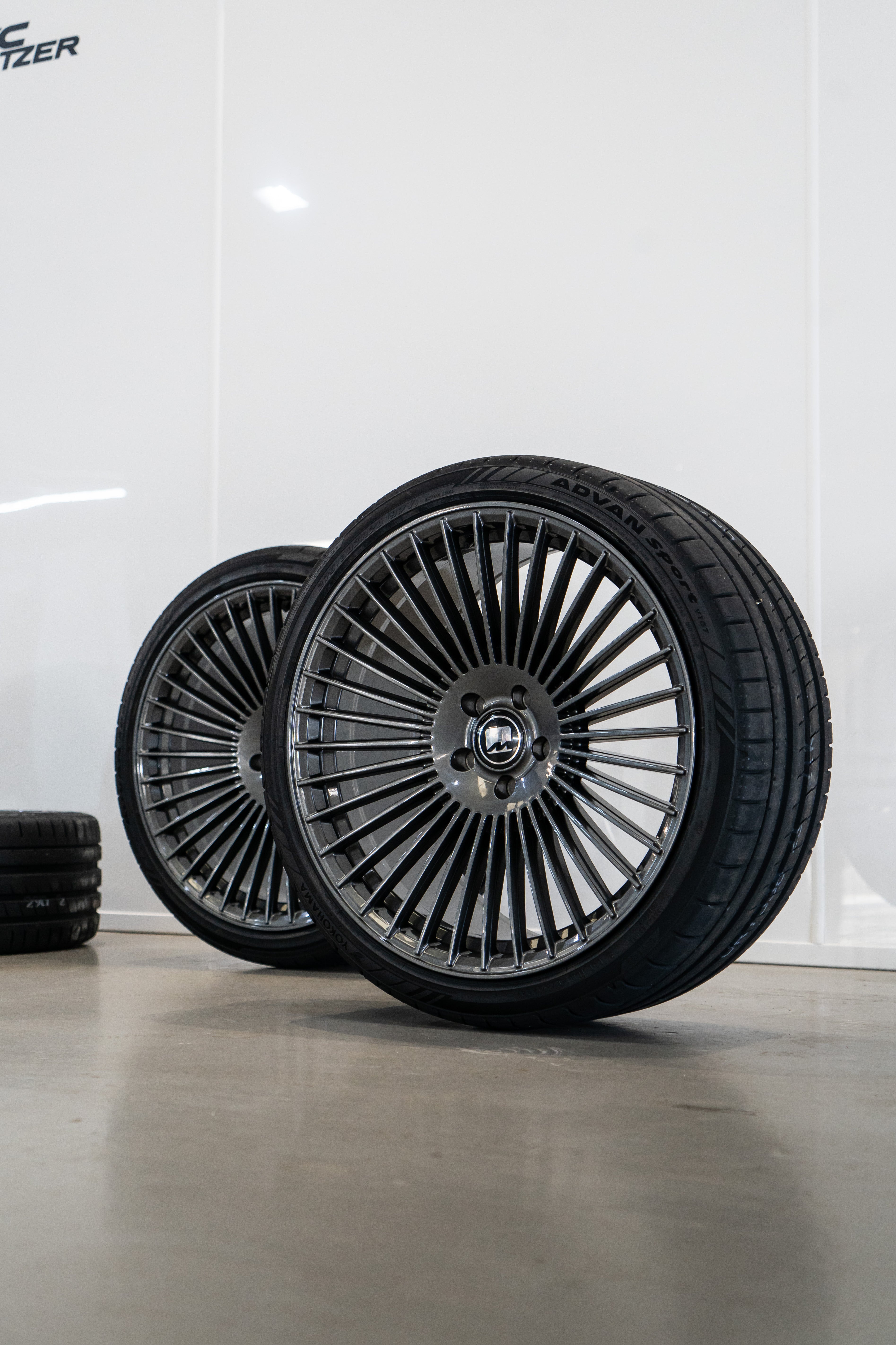 BMW i4 M-W5 20" Carbon Grey Motech Wheel