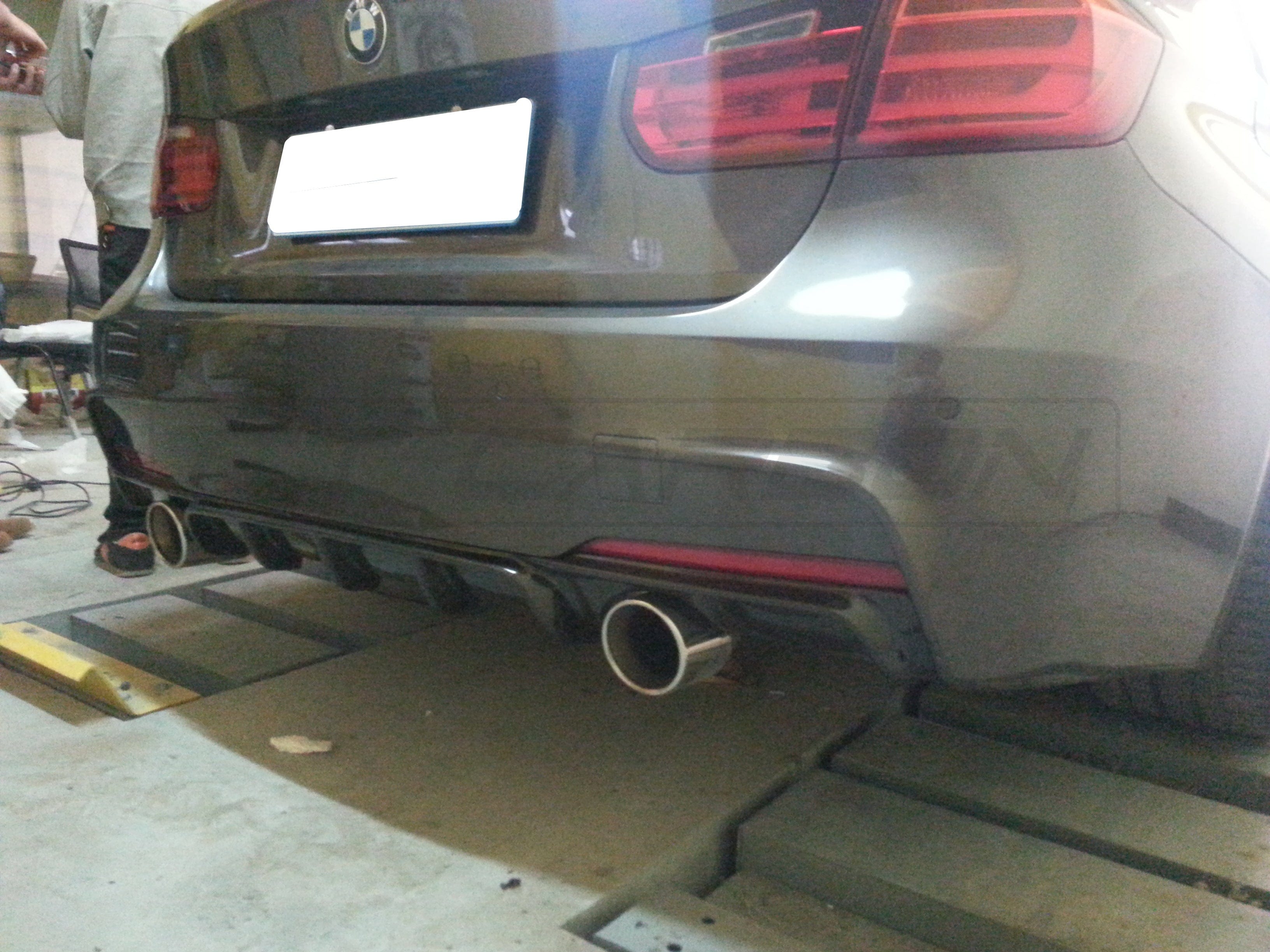 BMW F30/F31 3 SERIES 2011-2019 CARBON FIBRE DIFFUSER - V2