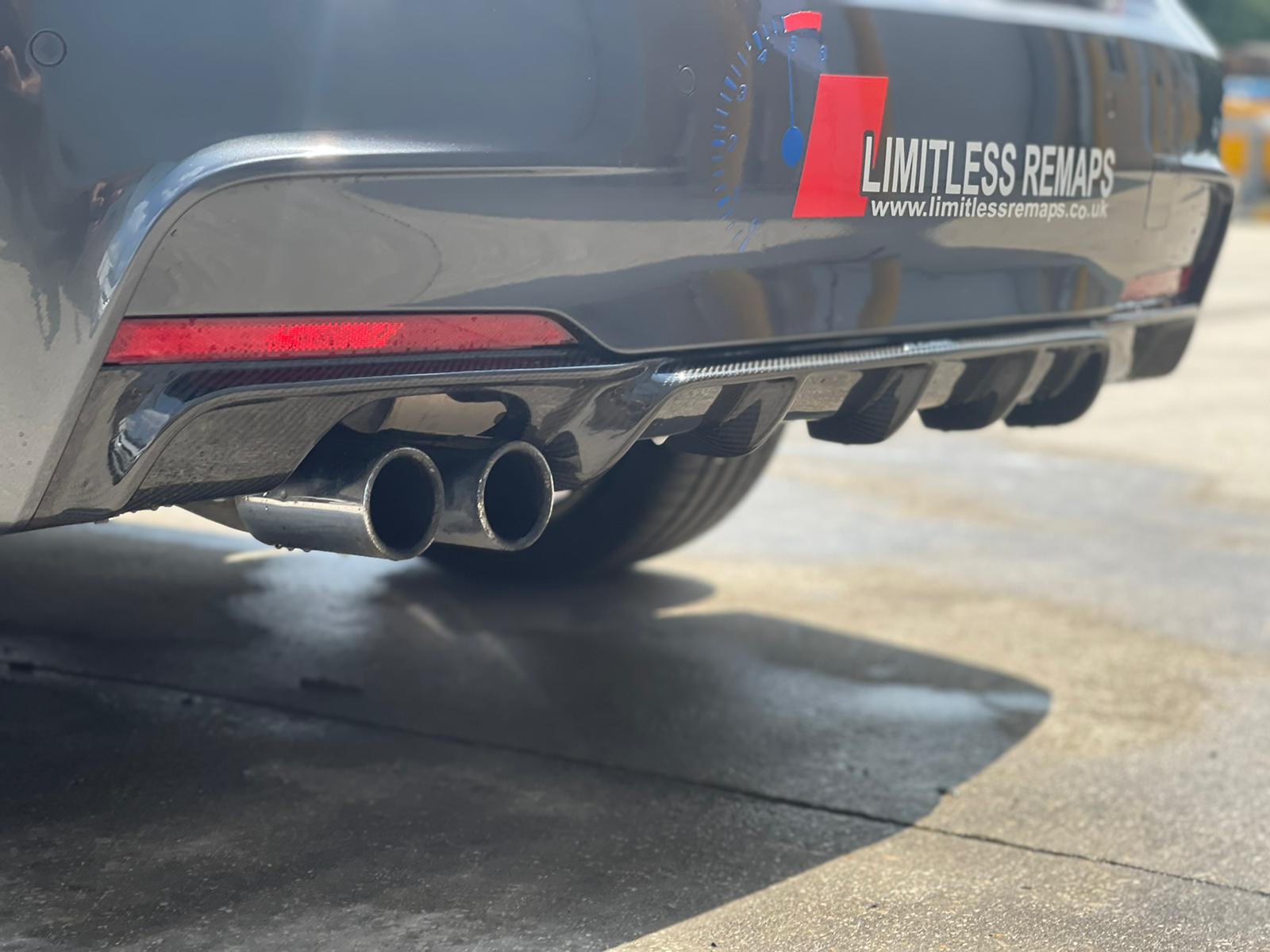 BMW F30 3 SERIES SALOON FULL CARBON FIBRE KIT V1