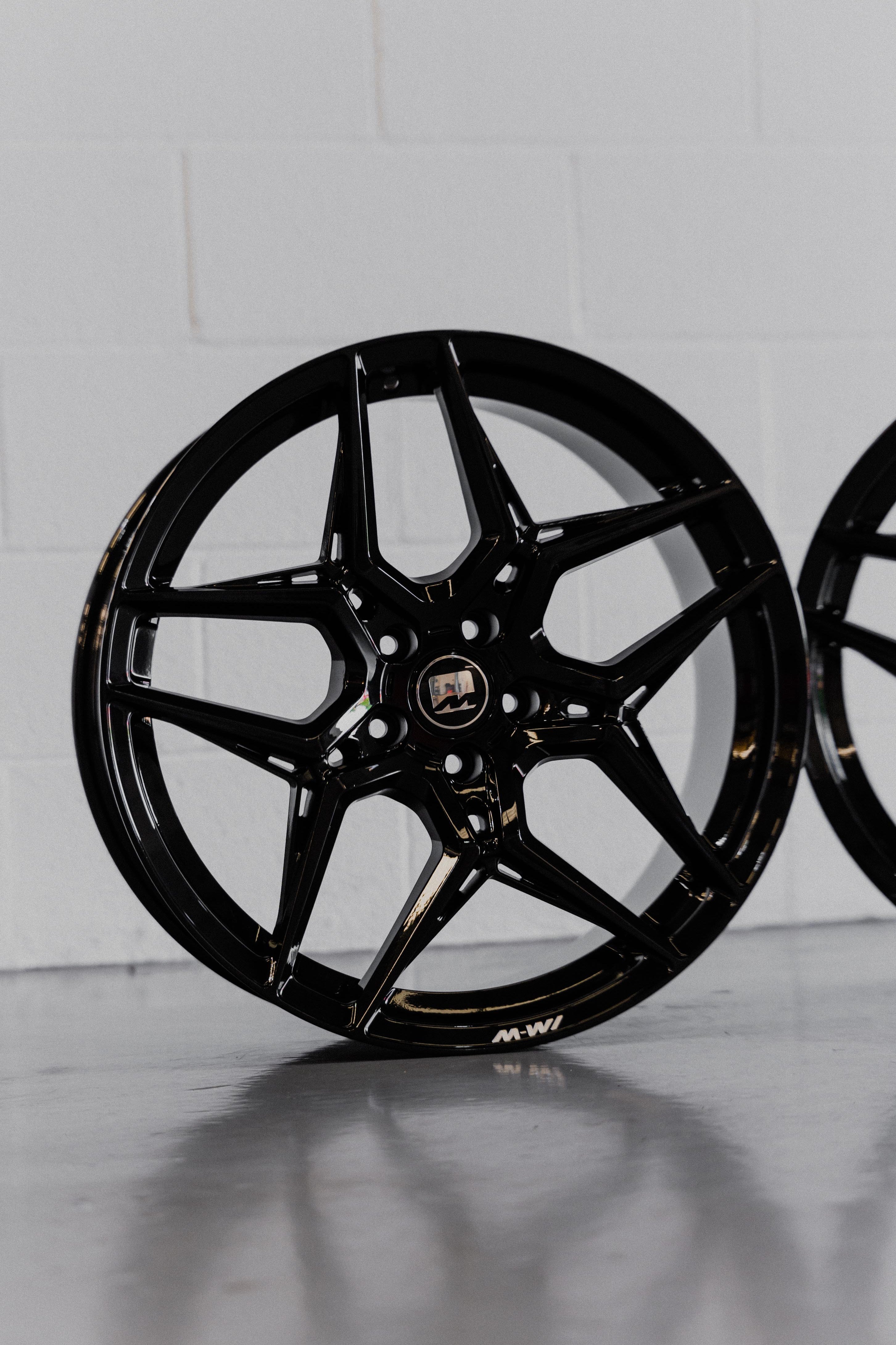 BMW i4 M-W1 20" Precision Black Motech Wheel