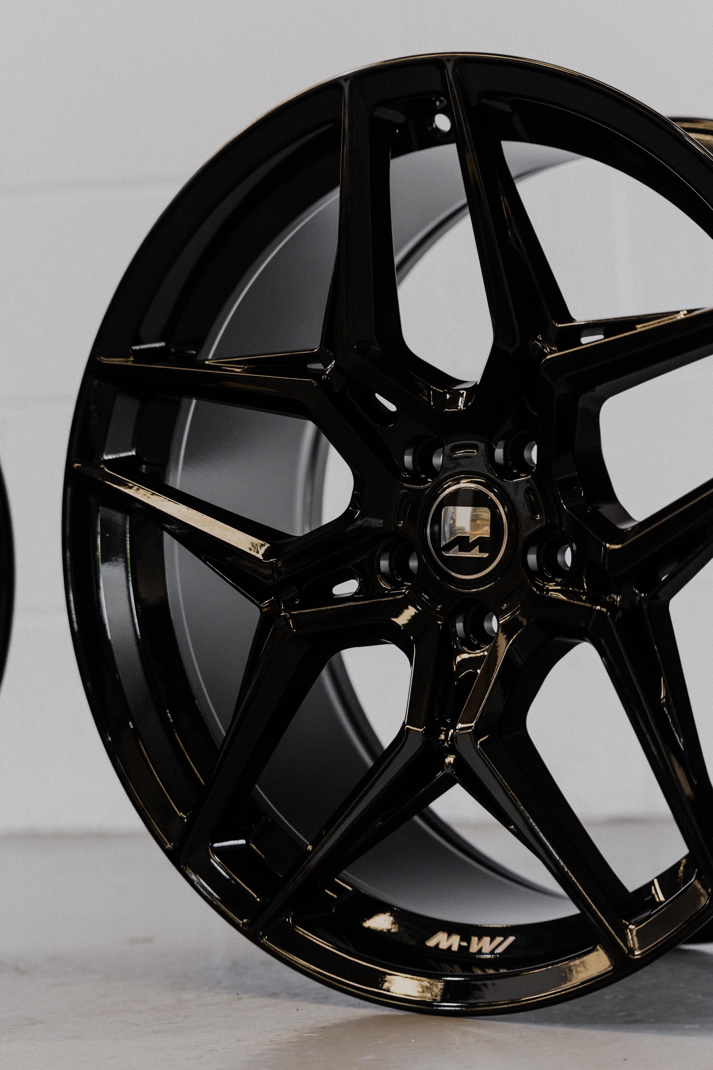 BMW i4 M-W1 20" Precision Black Motech Wheel